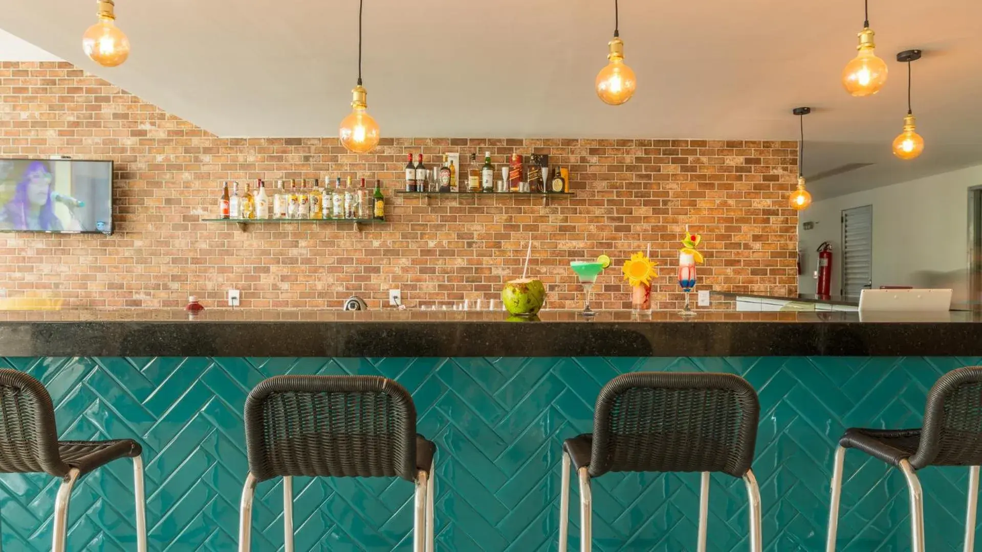 Lounge or bar in El Aram Beach & Convention Lounge or bar in El Aram Beach & Convention