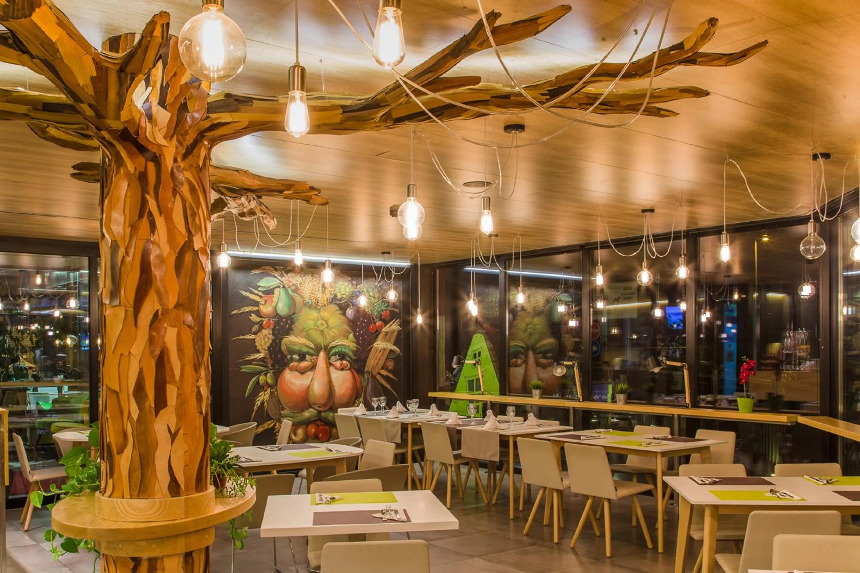 Restaurant/places to eat in Alojamientos Ainsa Sanchez