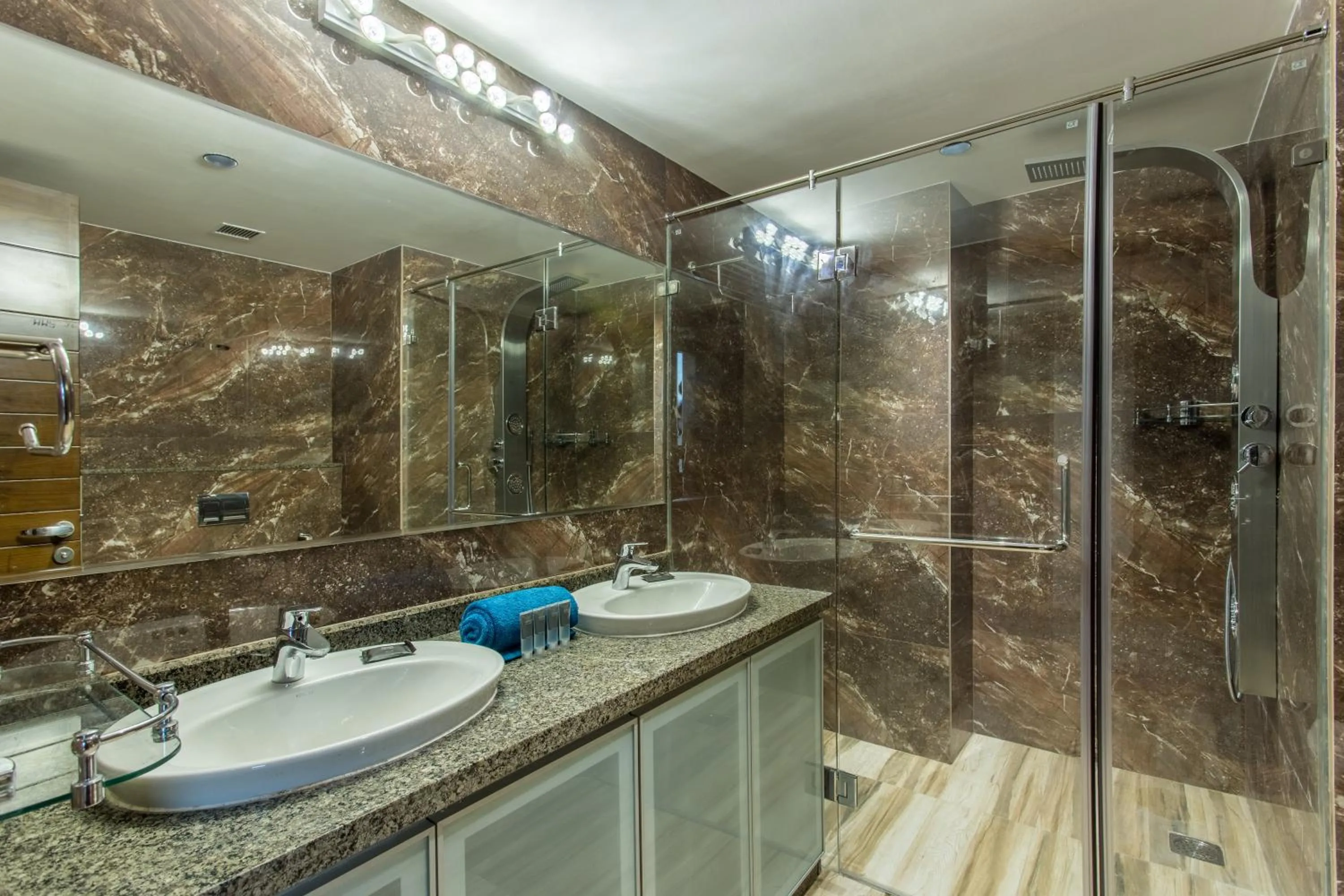 Shower in Hotel Abika Elite