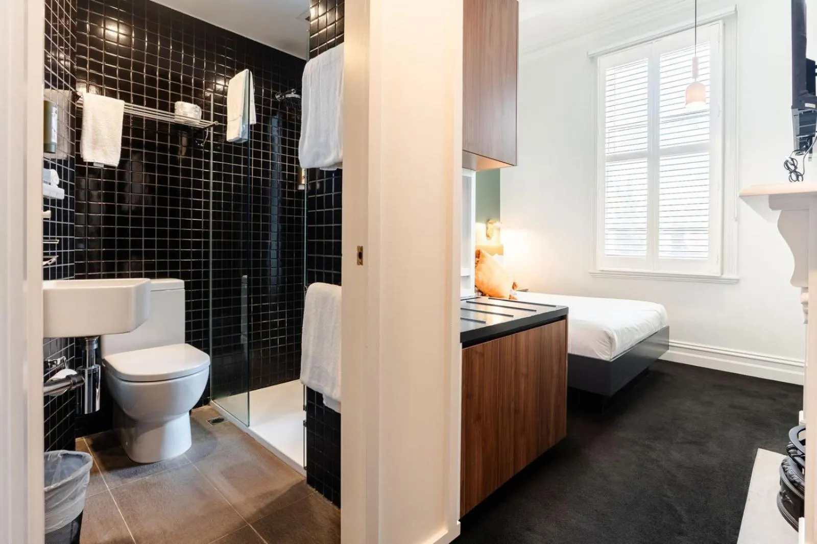 Bed in Middle Park Hotel