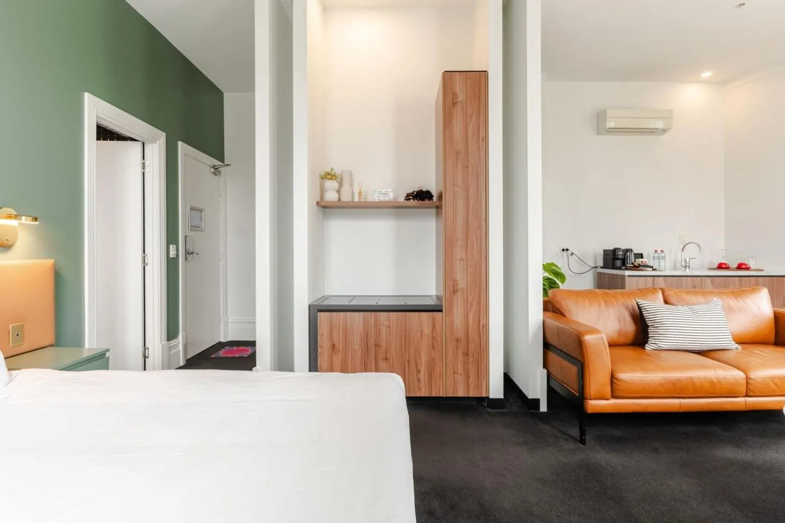 Bed in Middle Park Hotel