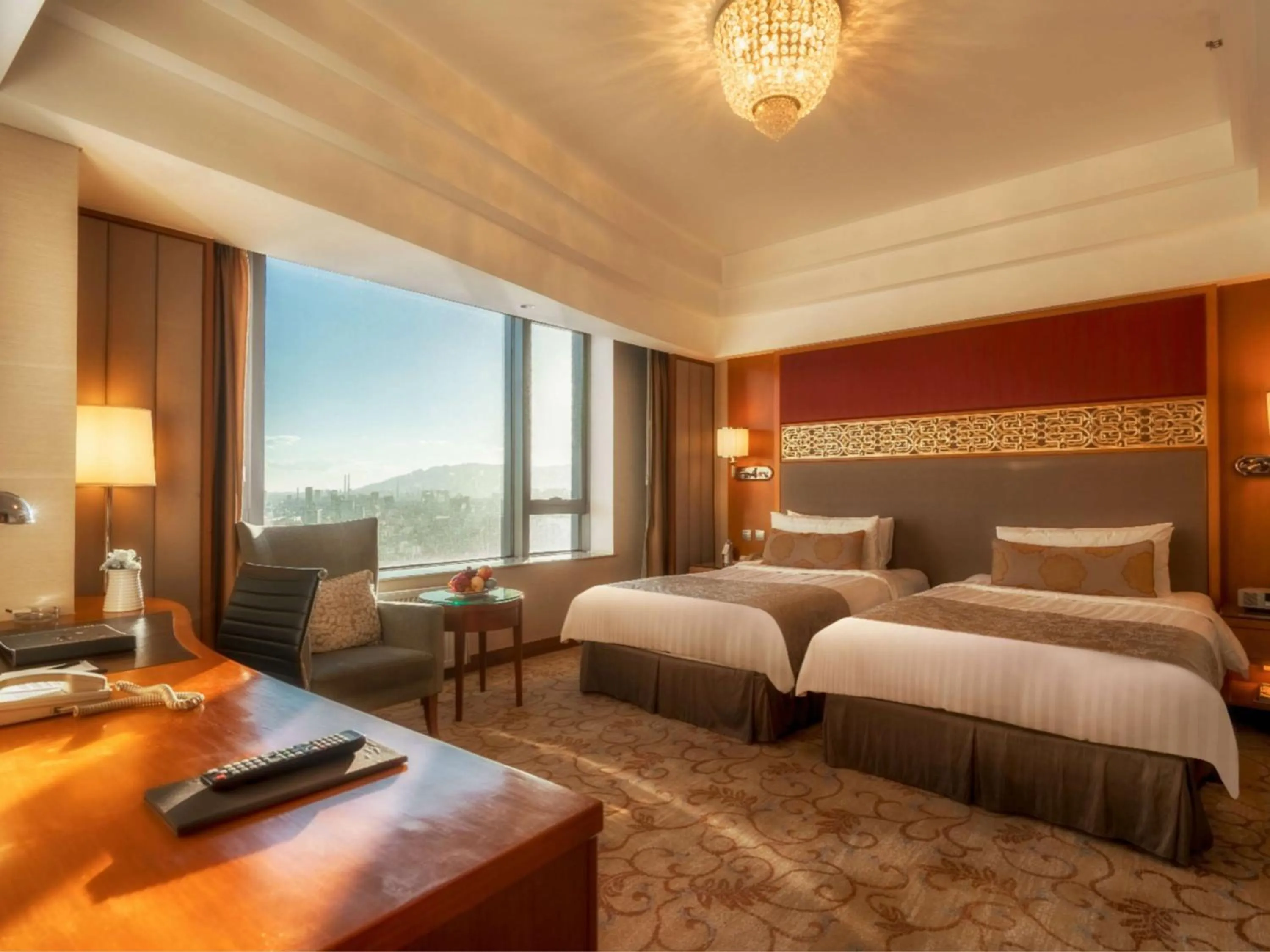 Photo of the whole room, Bed in Shangri-La Huhhot