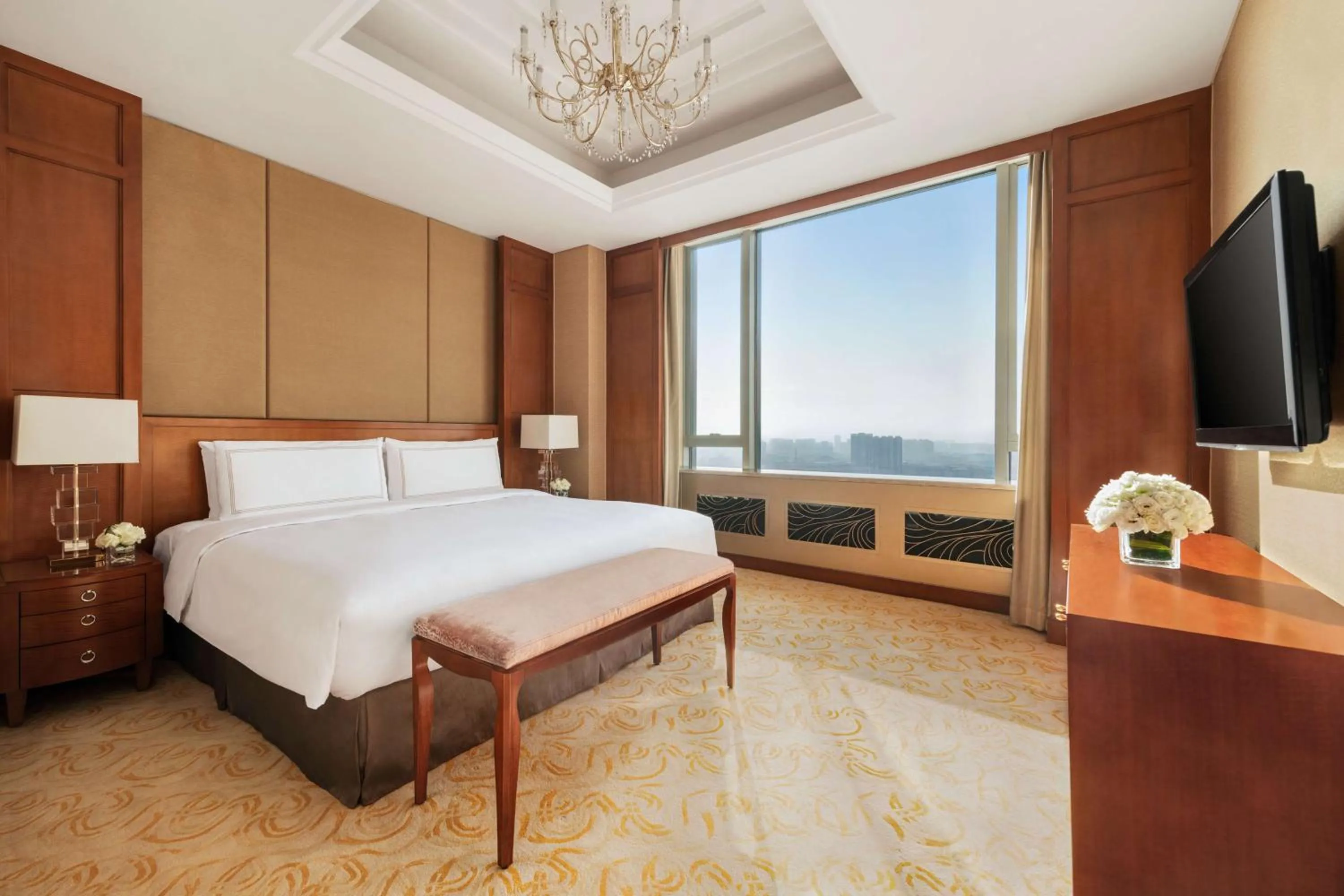 Photo of the whole room, Bed in Shangri-La Huhhot