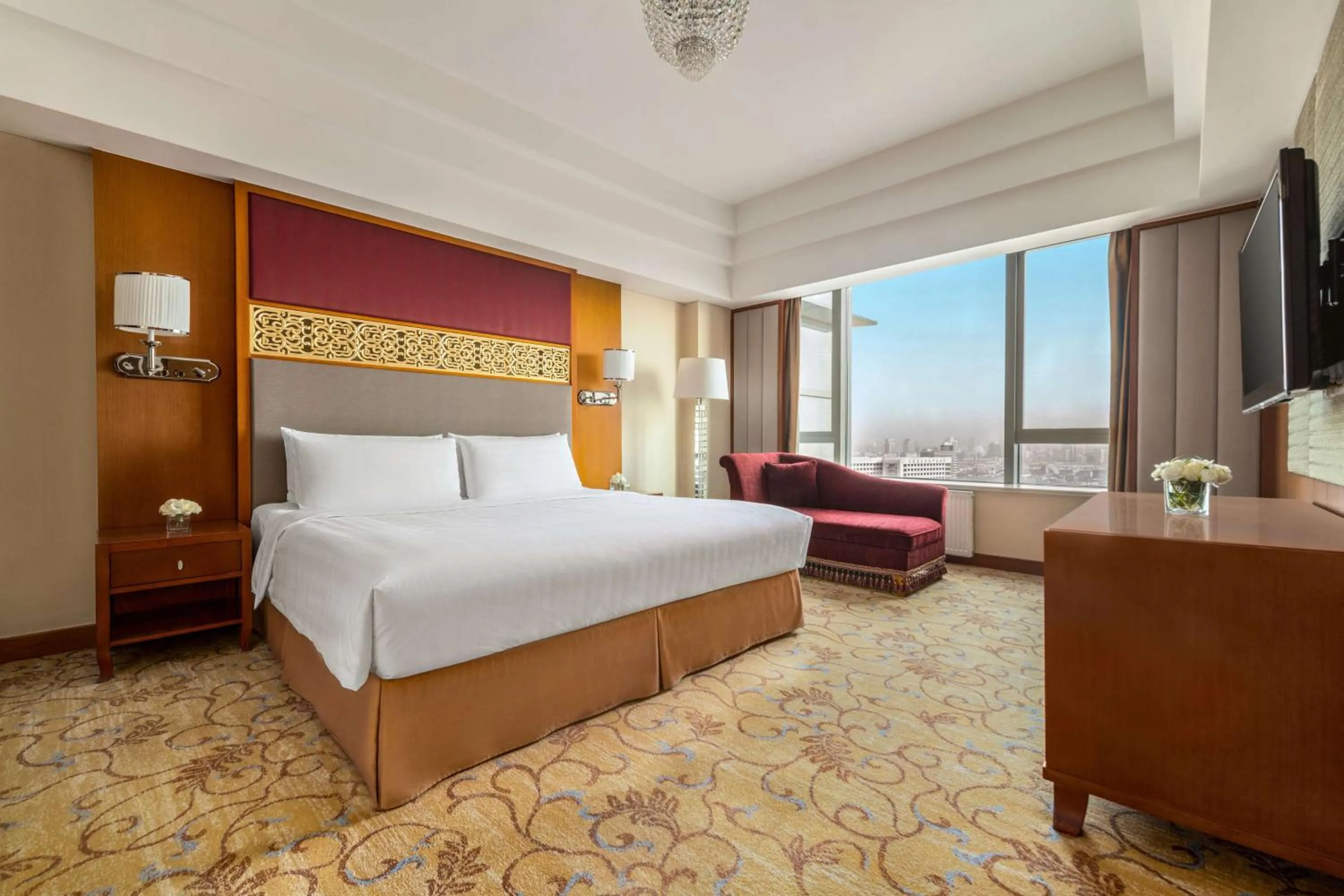 Photo of the whole room, Bed in Shangri-La Huhhot