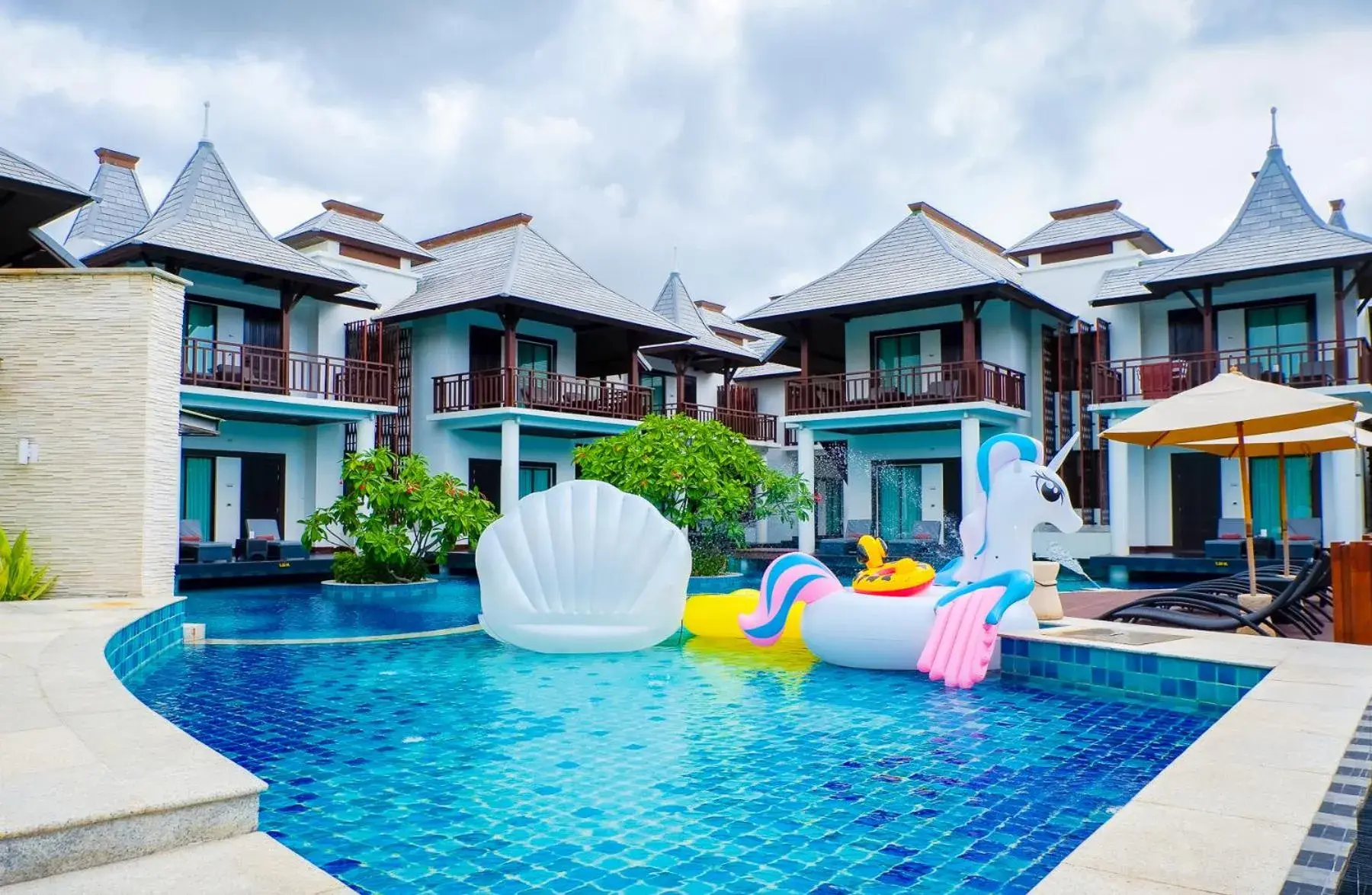 Swimming pool in Z Through By The Zign Swimming pool in Z Through By The Zign