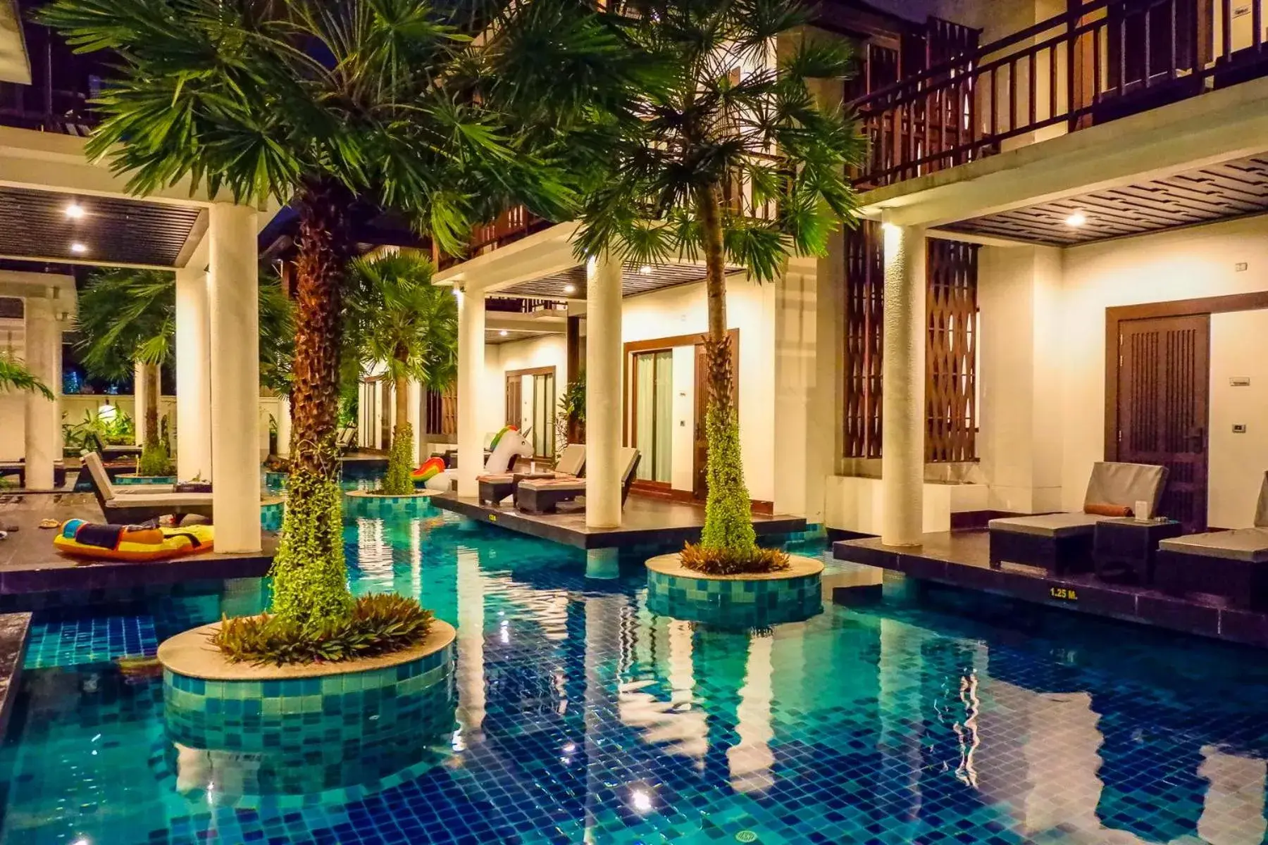 Swimming pool in Z Through By The Zign Swimming pool in Z Through By The Zign