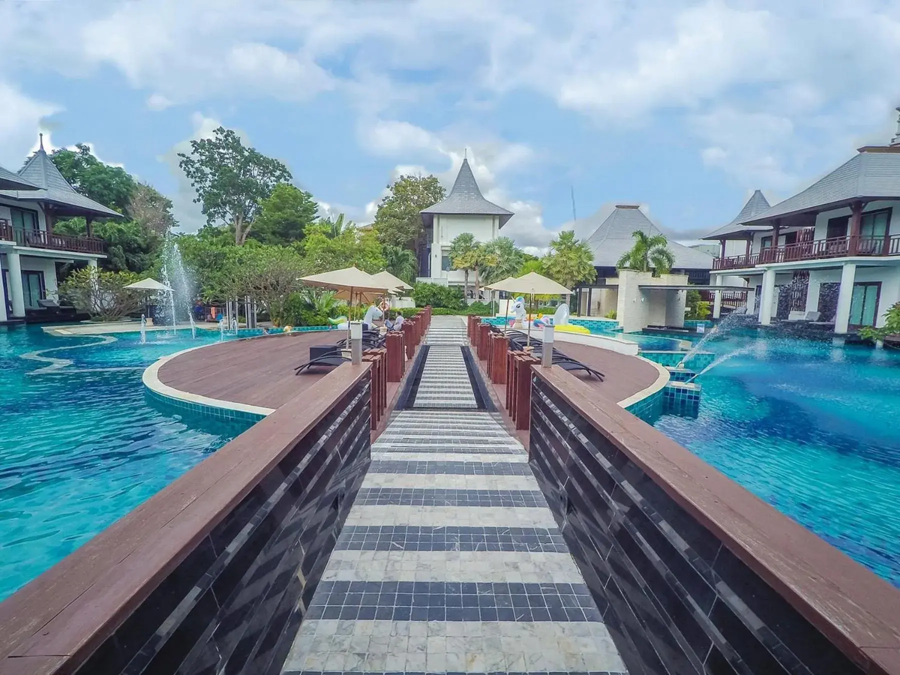 Swimming pool in Z Through By The Zign Swimming pool in Z Through By The Zign