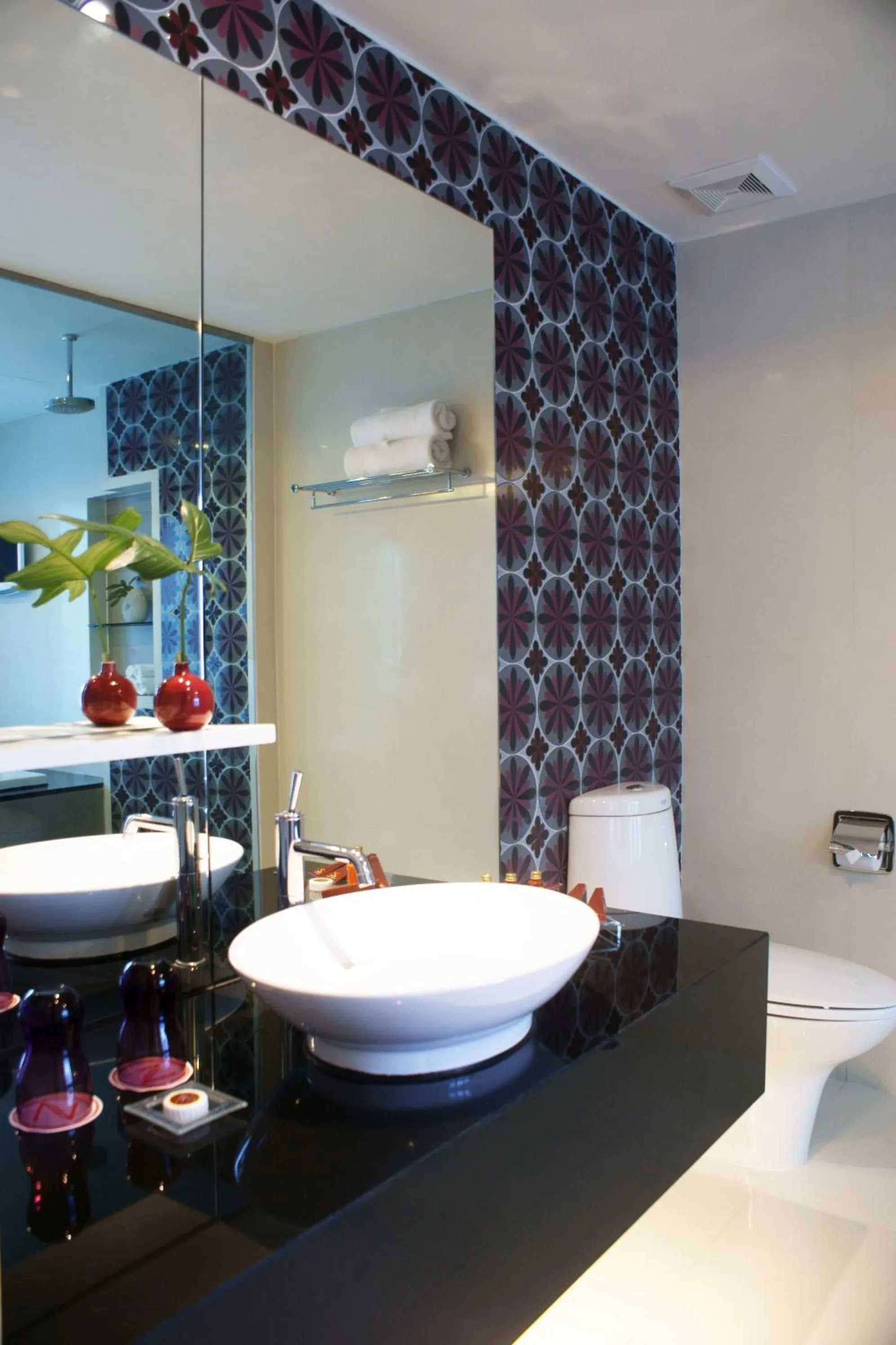 Decorative detail in Z Through By The Zign