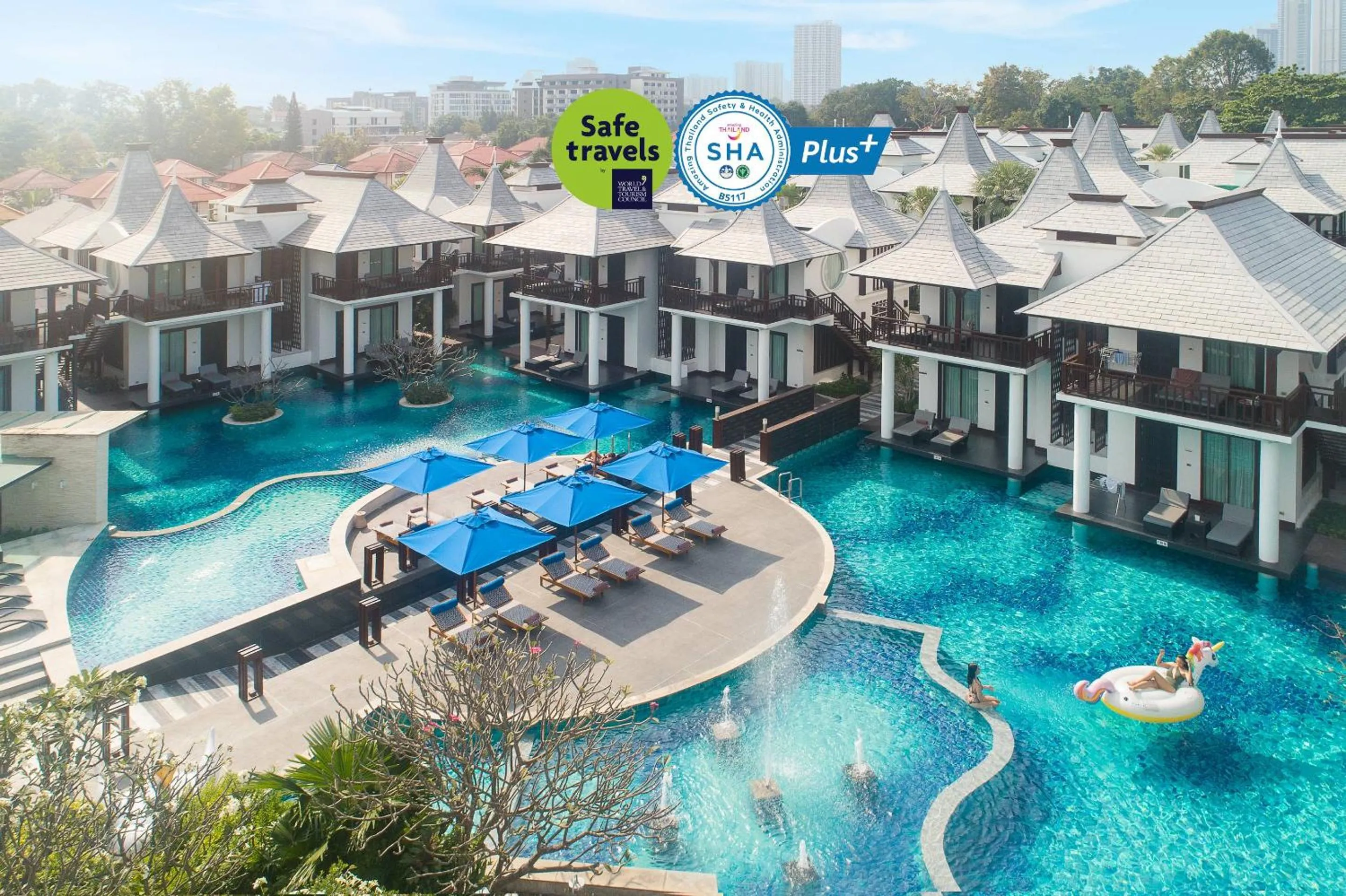 Pool view in Z Through By The Zign