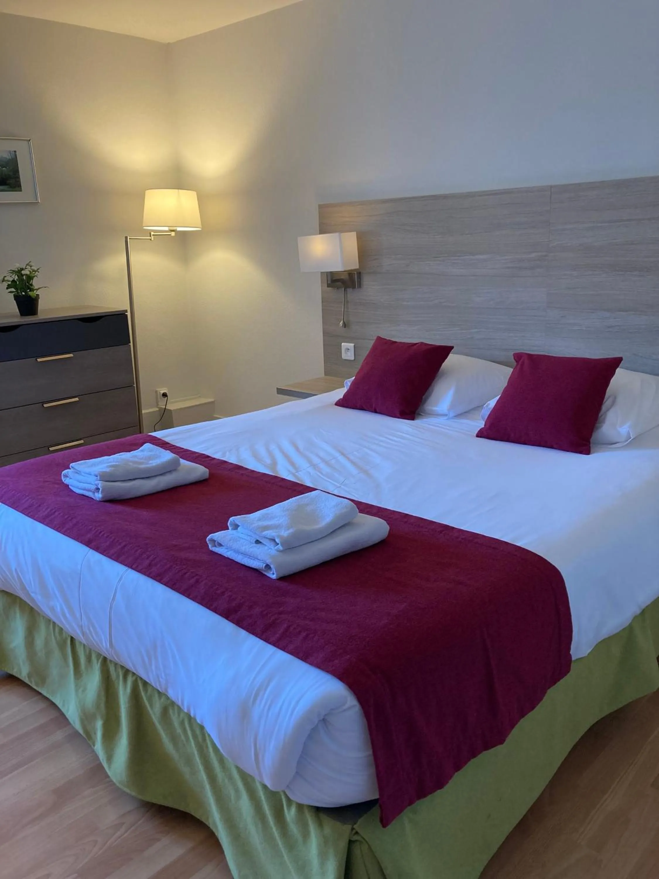 Bed in Hôtel de la Poste