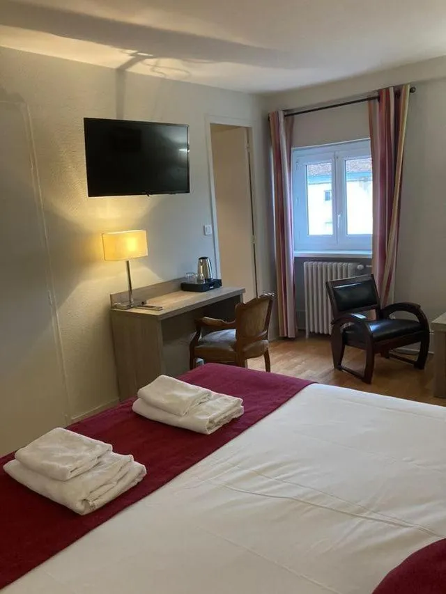 Bed in Hôtel de la Poste