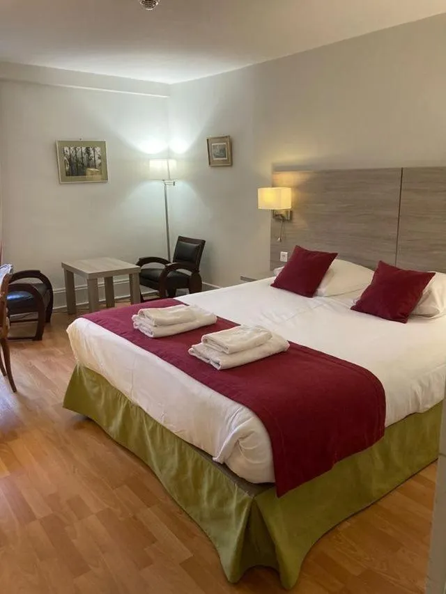 Bed in Hôtel de la Poste