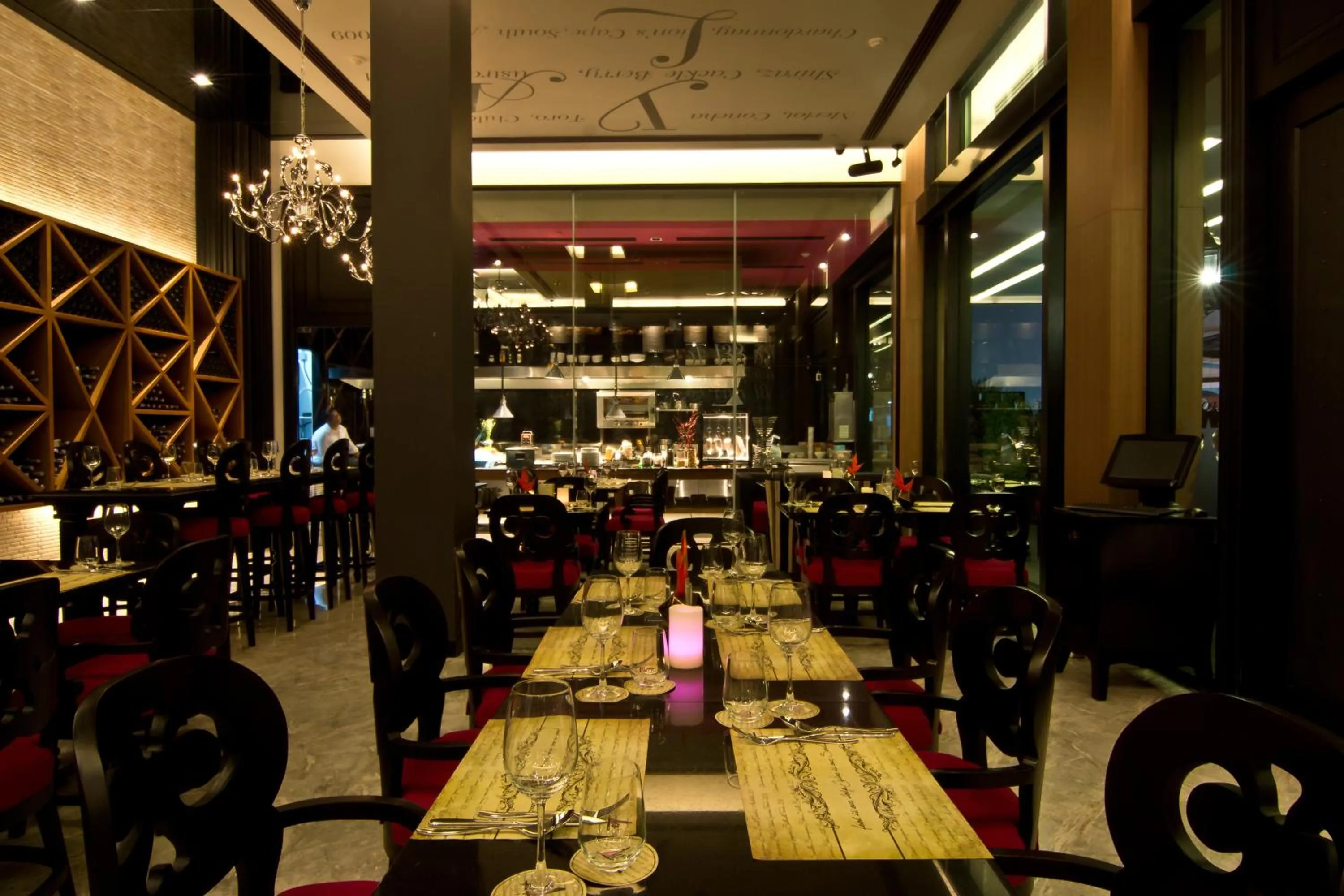 Restaurant/places to eat in Tsix5 Hotel