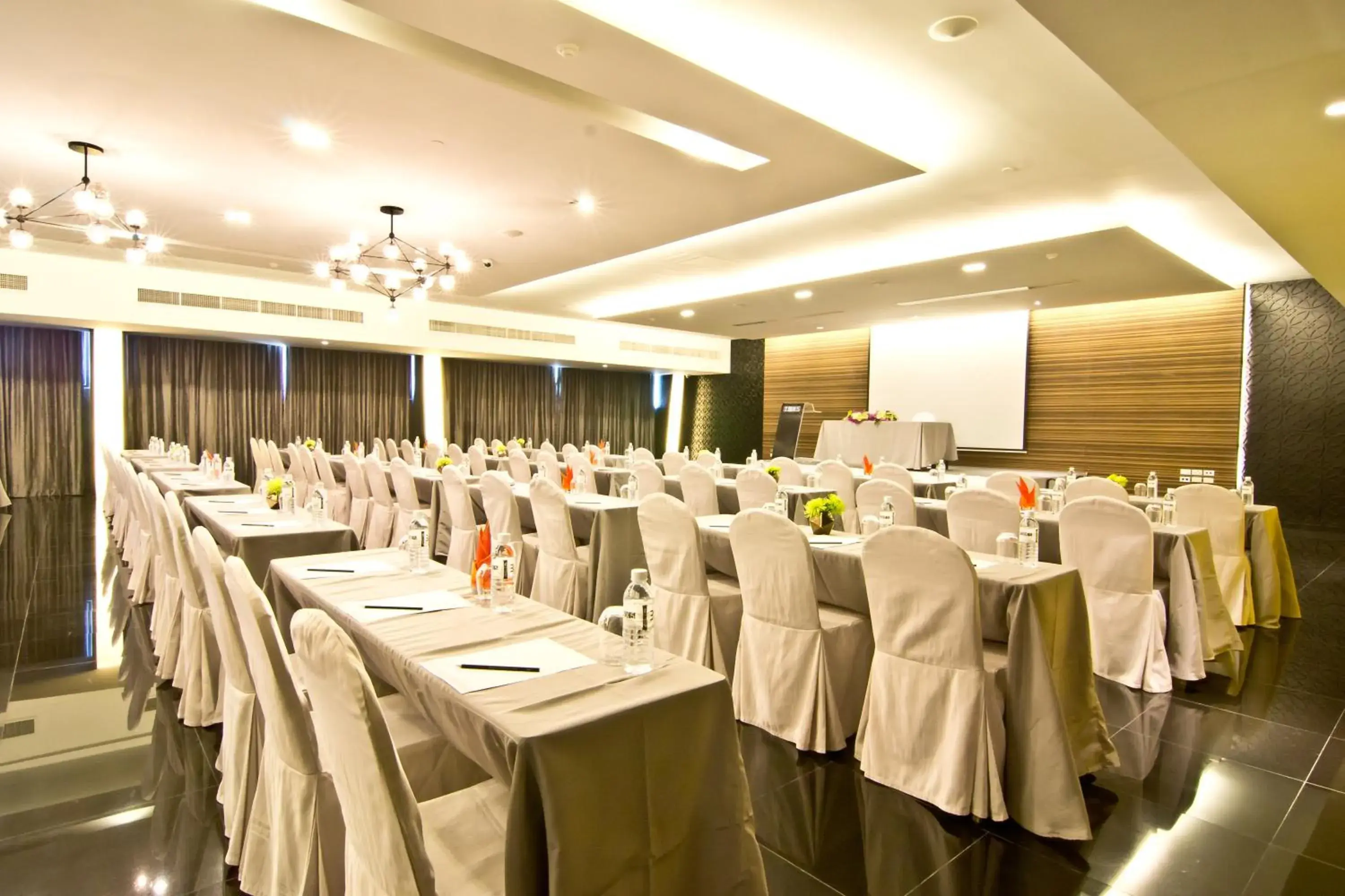 Banquet/Function facilities in Tsix5 Hotel