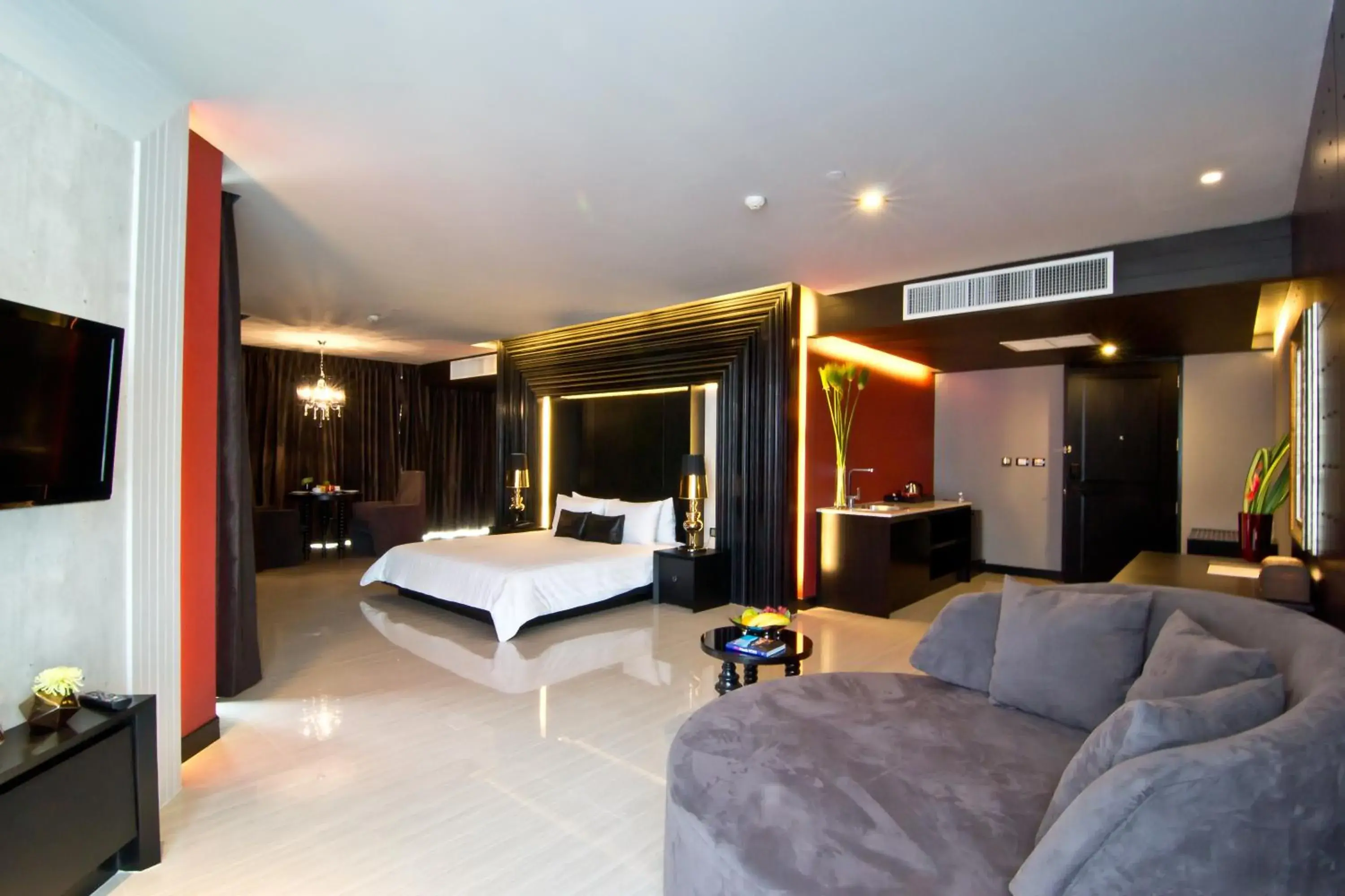 Photo of the whole room, Bed in Tsix5 Hotel