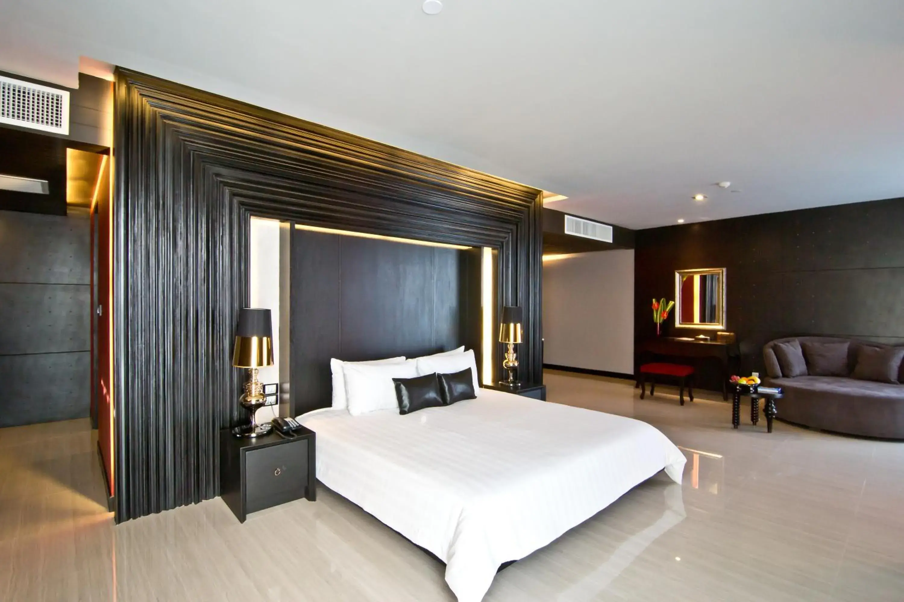 Bed in Tsix5 Hotel