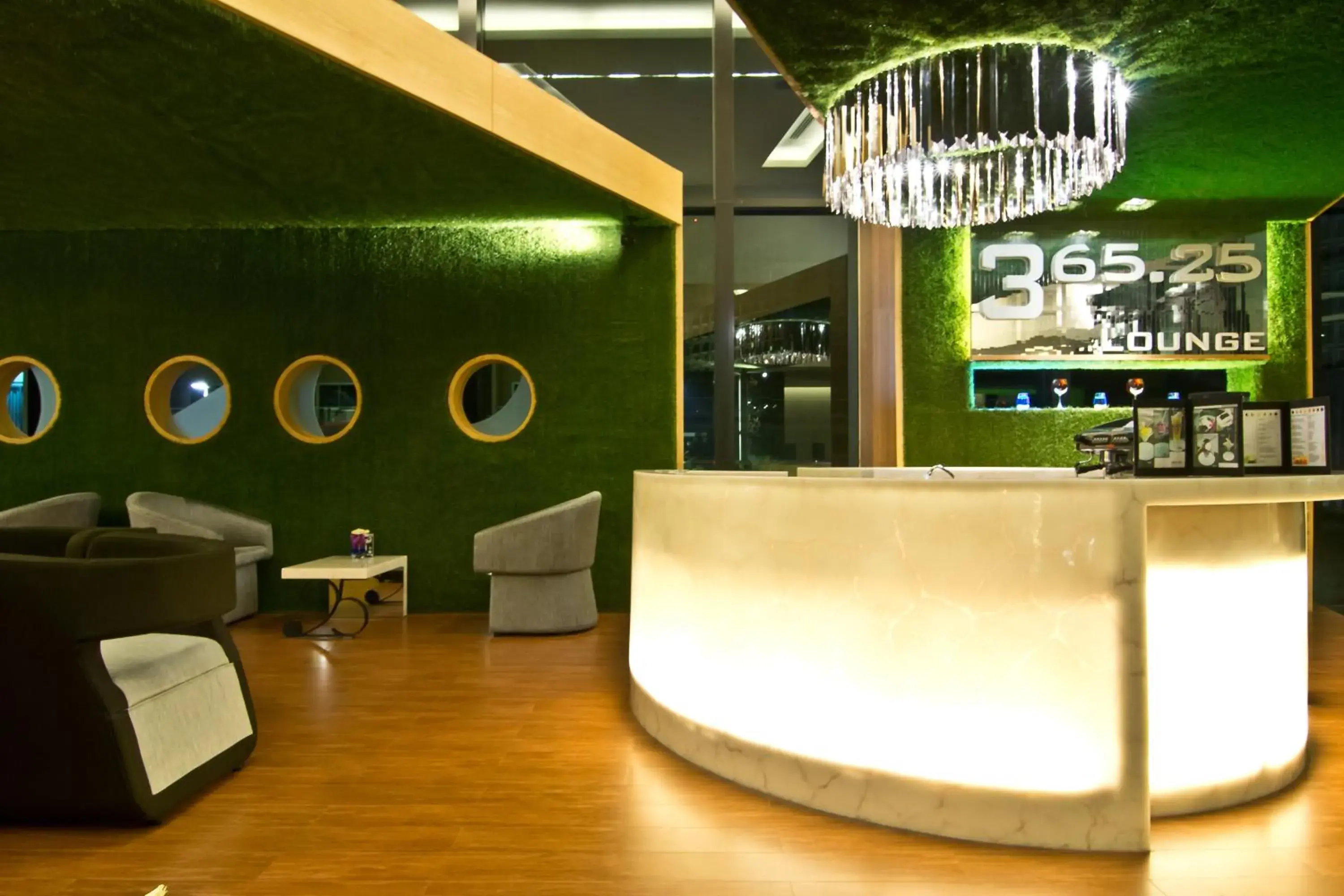 Lobby or reception, Lounge/Bar in Tsix5 Hotel