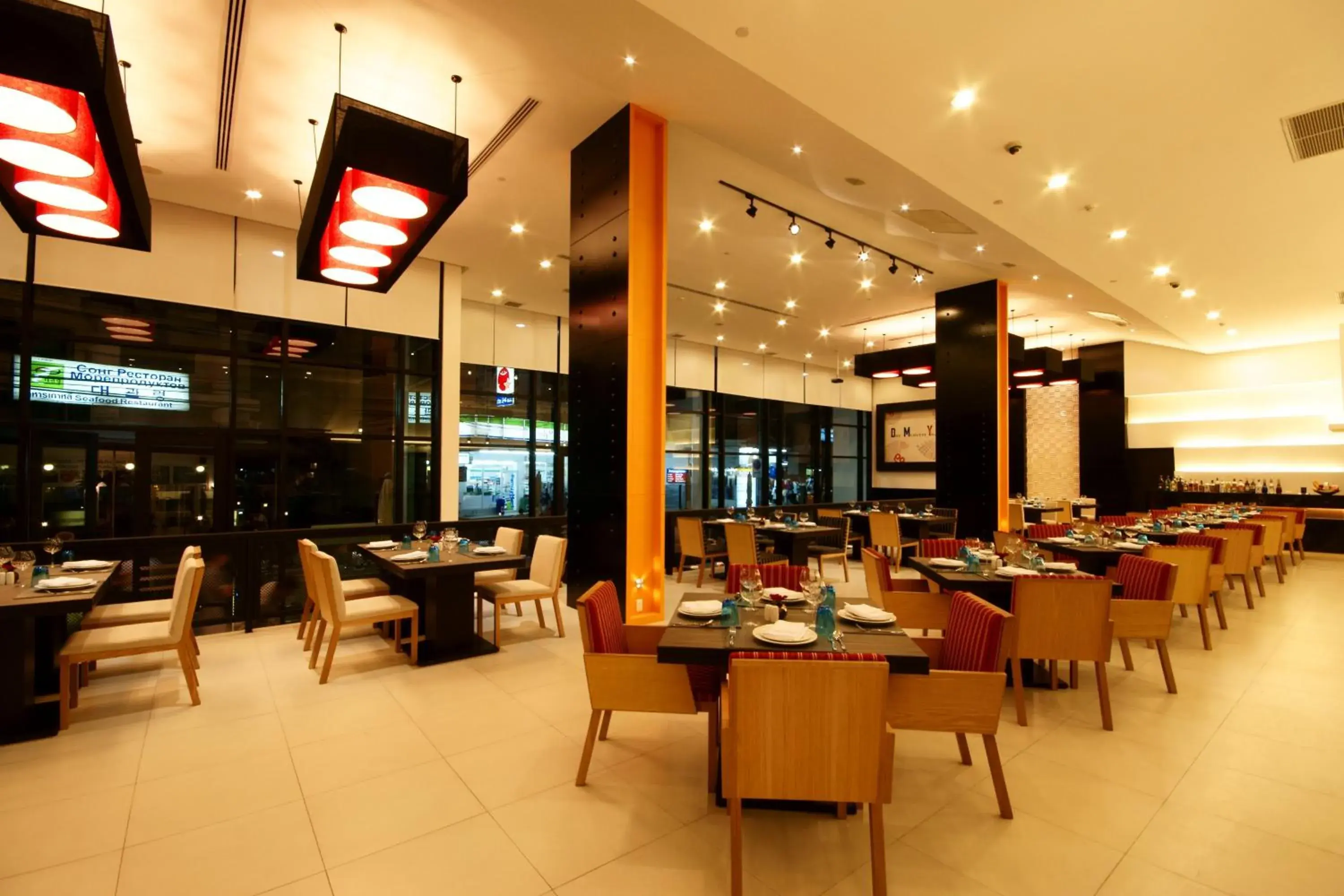 Restaurant/Places to Eat in Tsix5 Hotel