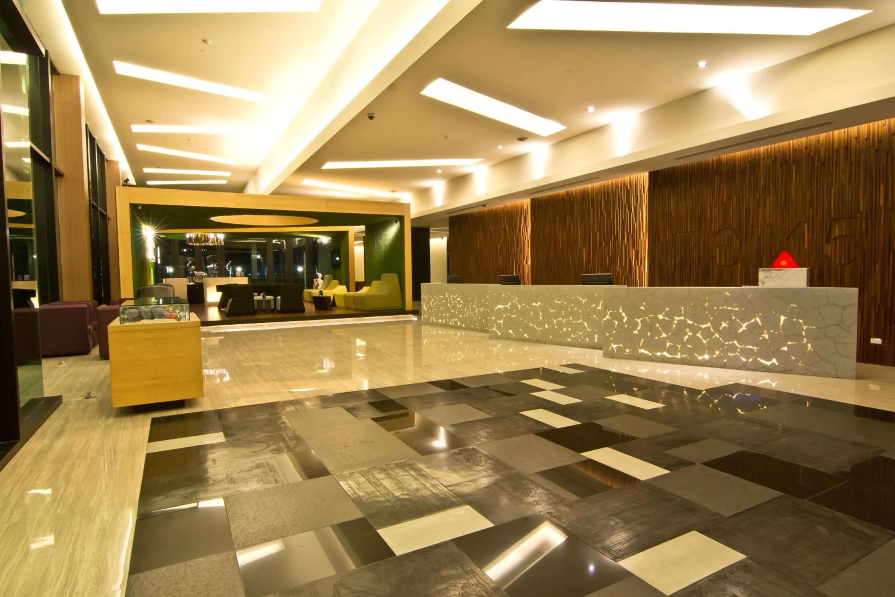 Lobby or reception in Tsix5 Hotel