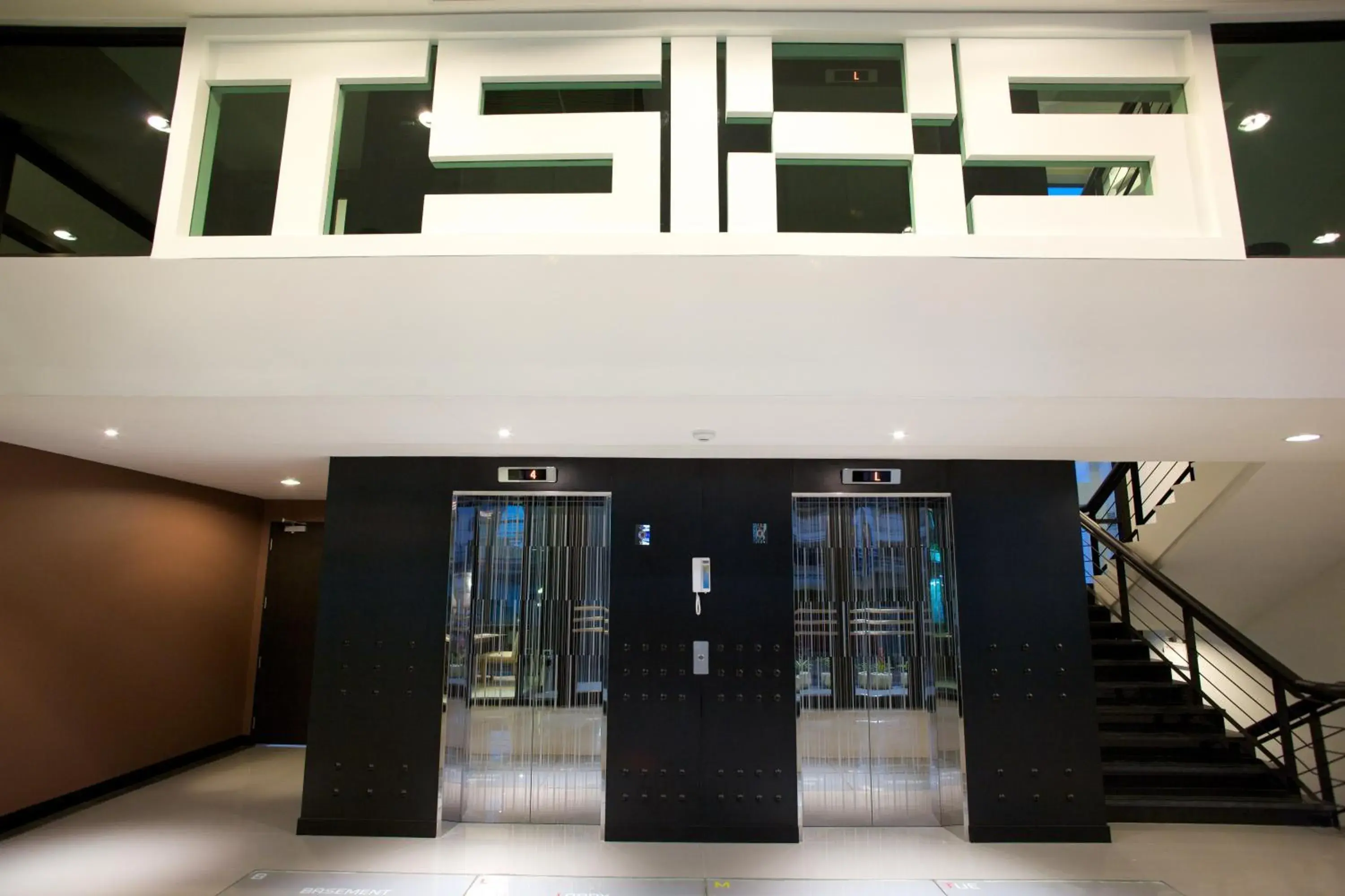 Lobby or reception in Tsix5 Hotel