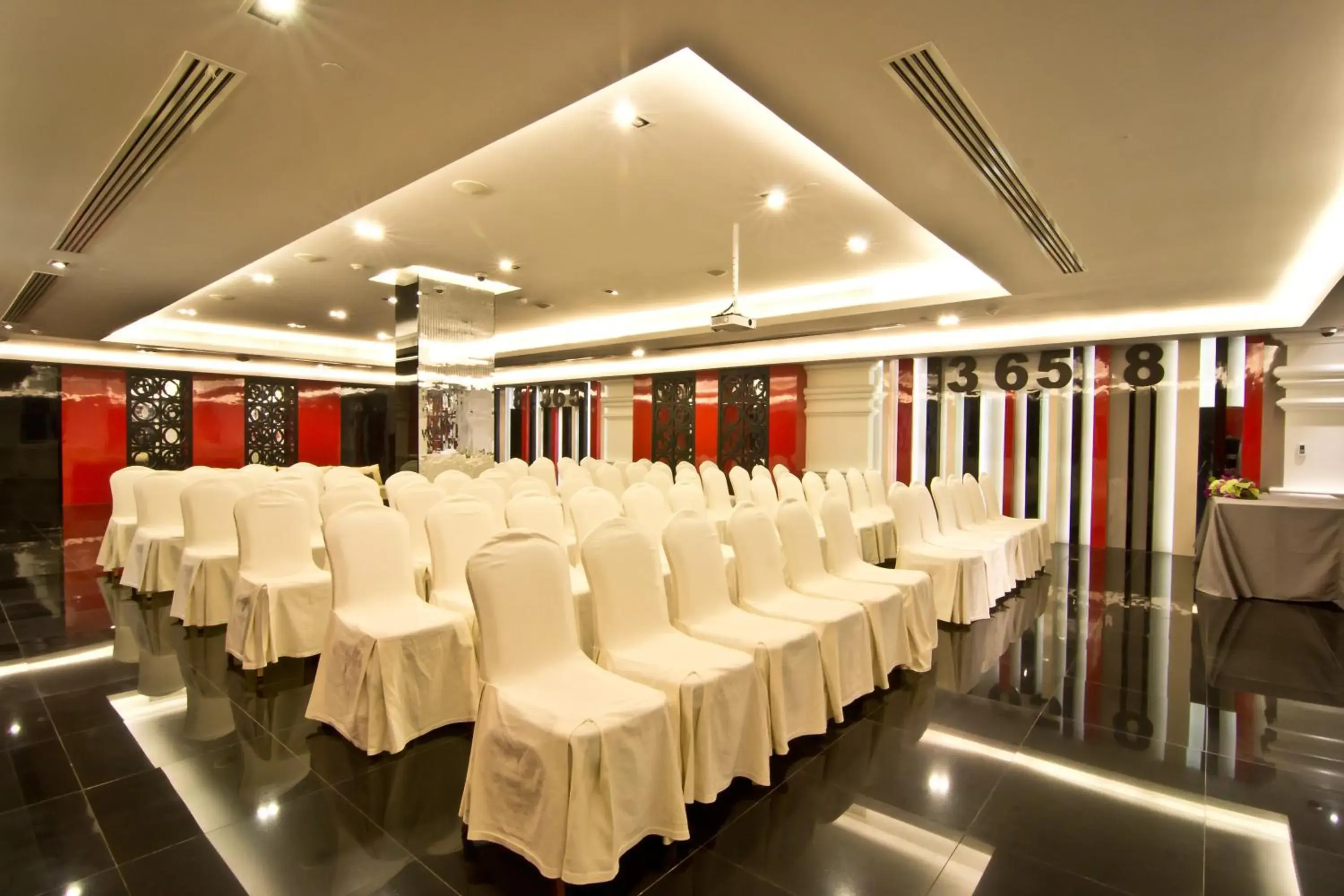 Banquet/Function facilities in Tsix5 Hotel