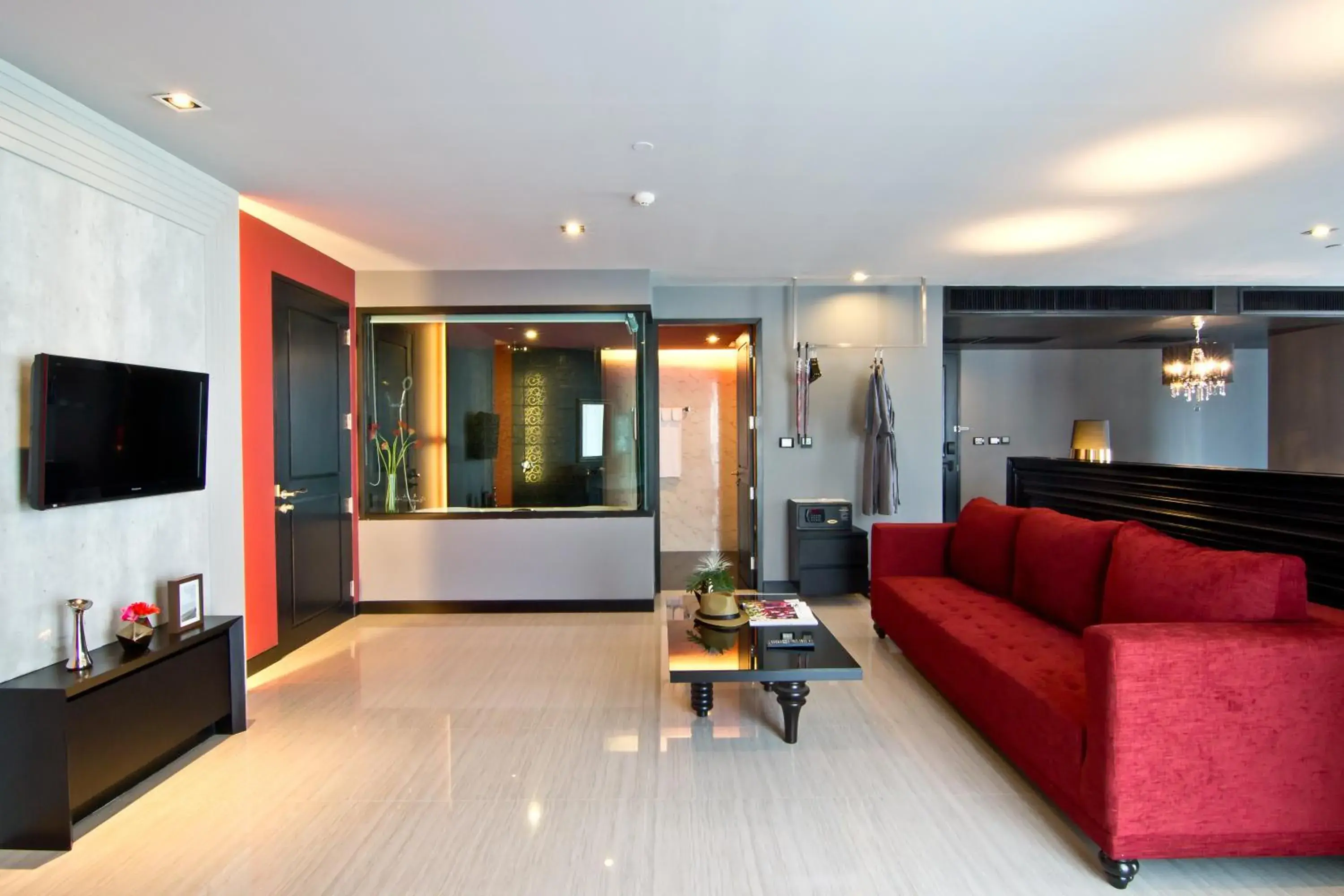 Communal lounge/ TV room, Seating Area in Tsix5 Hotel
