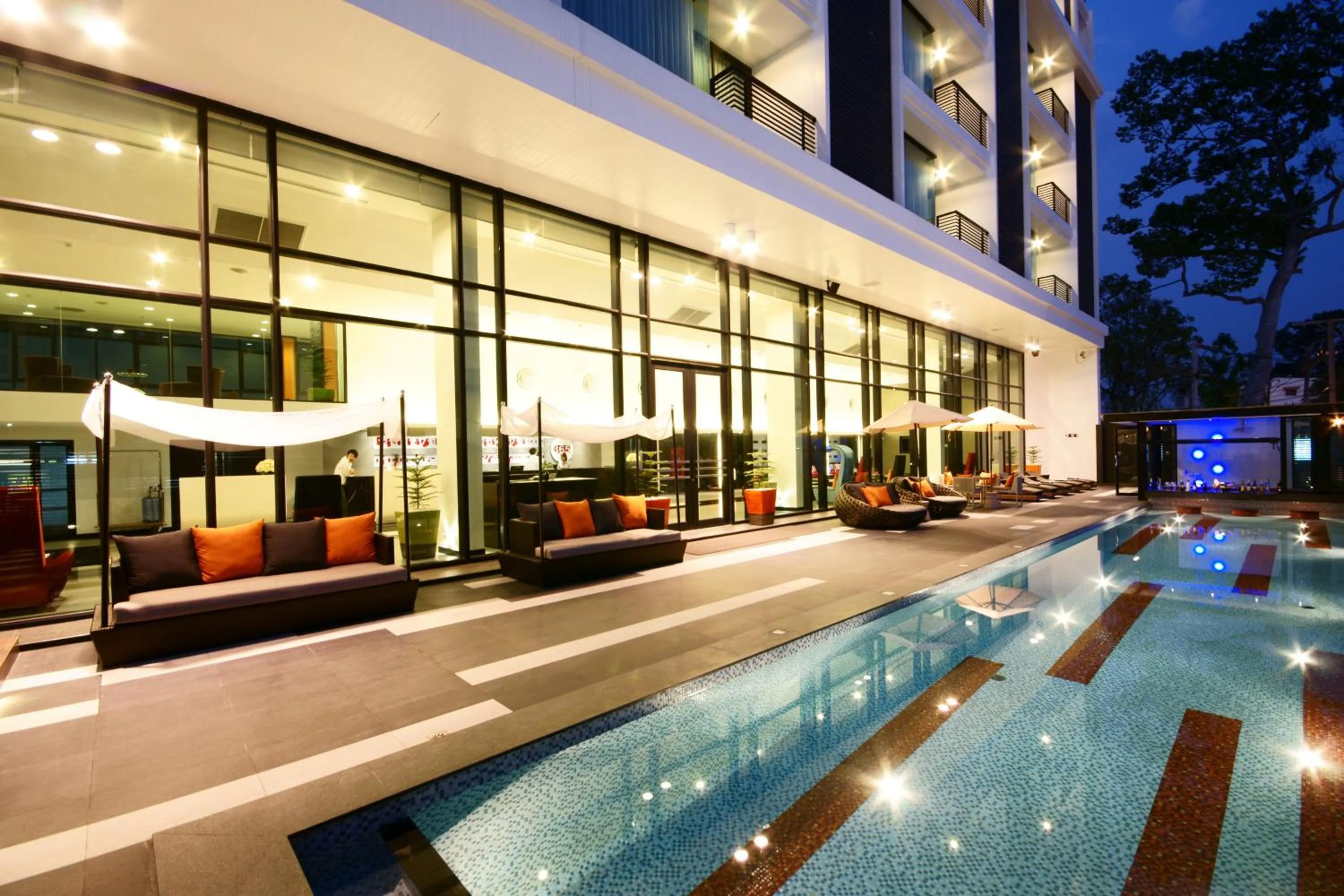 Swimming pool in Tsix5 Hotel