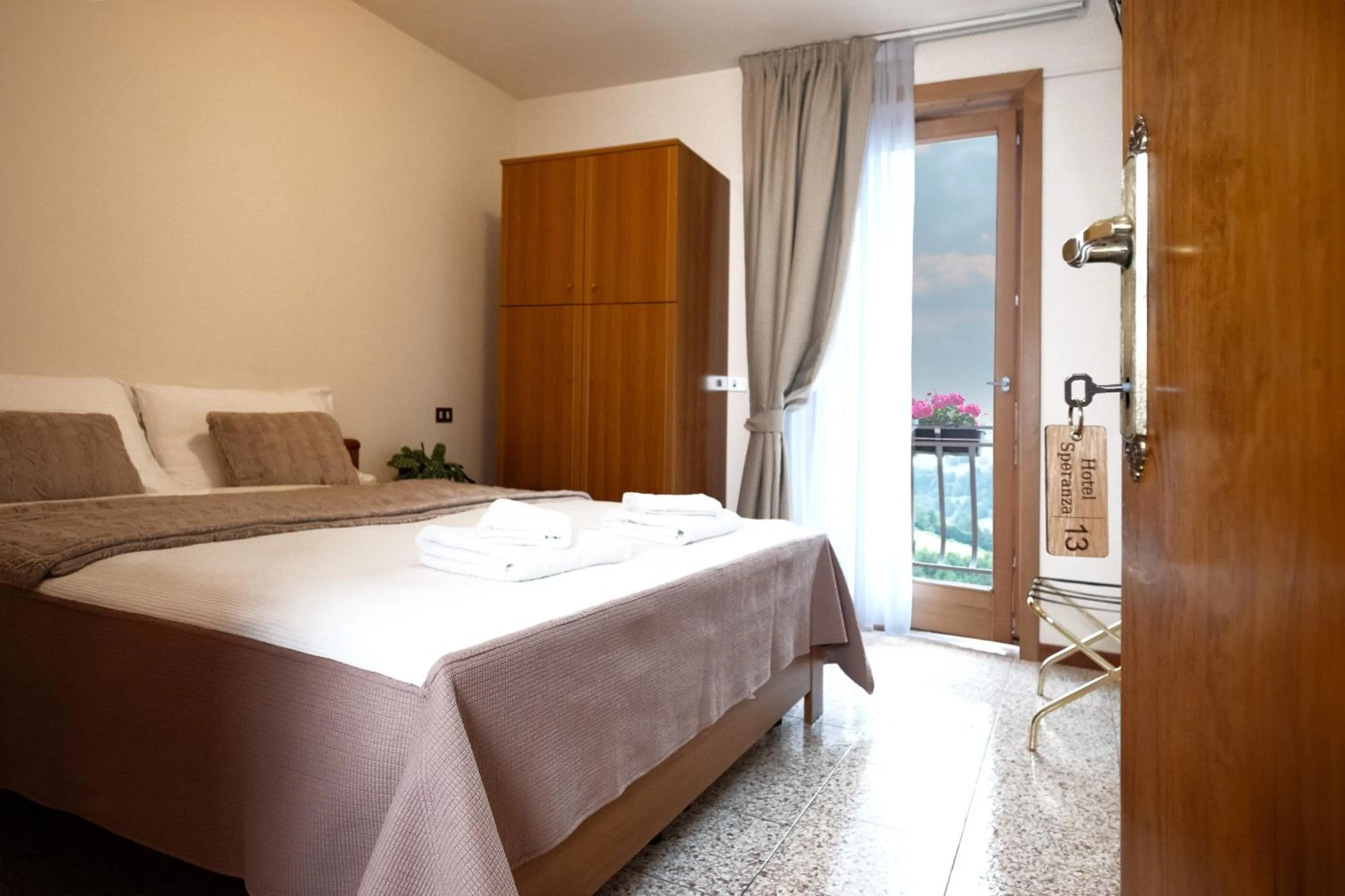 Bedroom, Bed in Albergo Trattoria Speranza