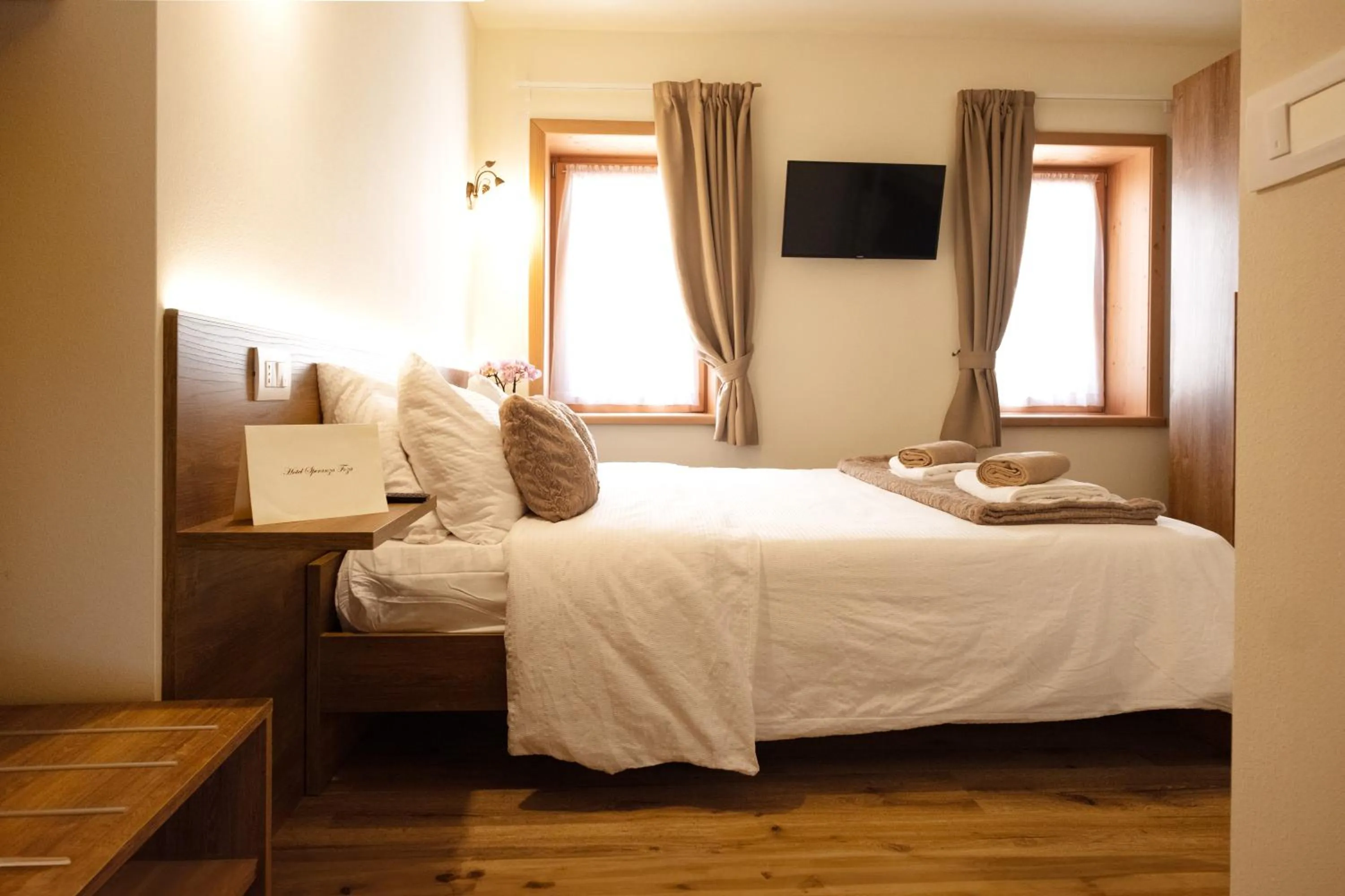 Bedroom, Bed in Albergo Trattoria Speranza