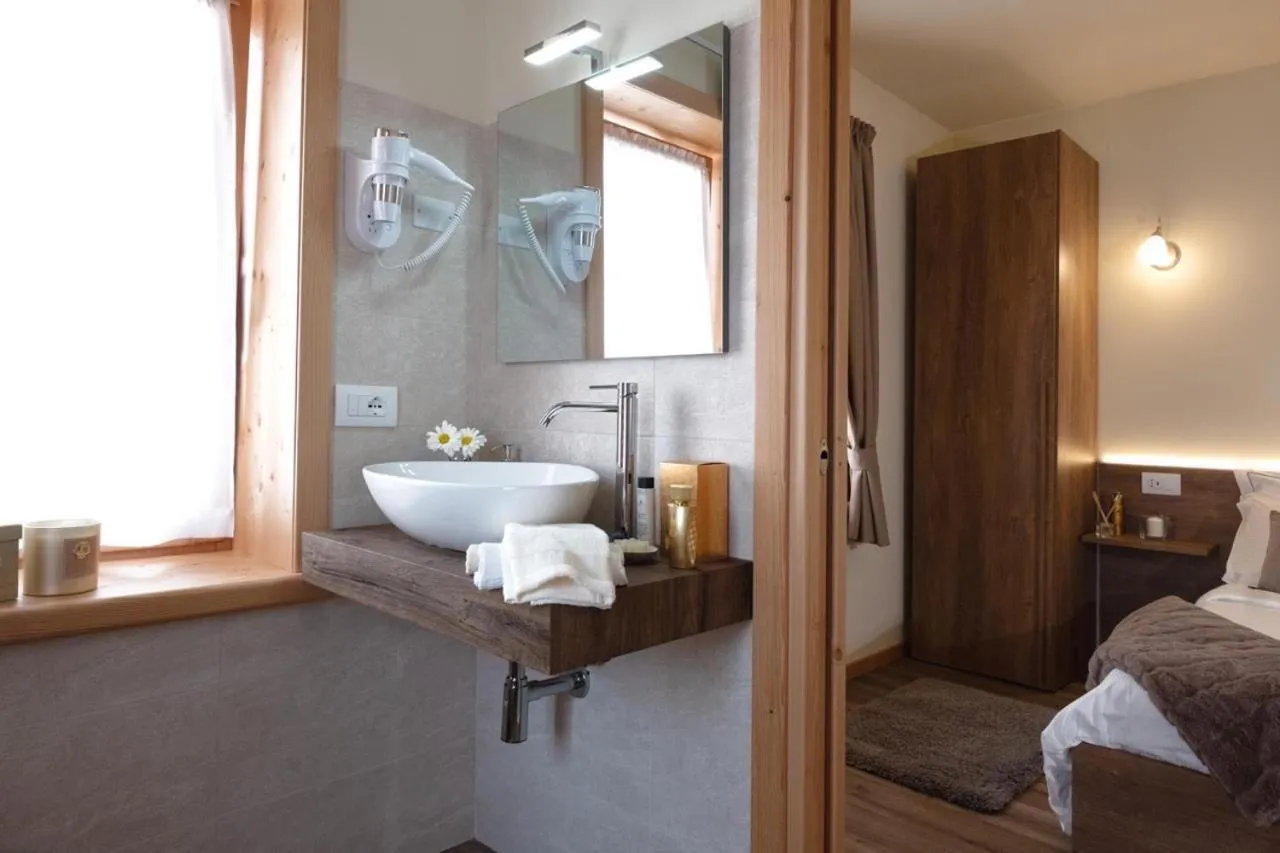 Bathroom, Bed in Albergo Trattoria Speranza