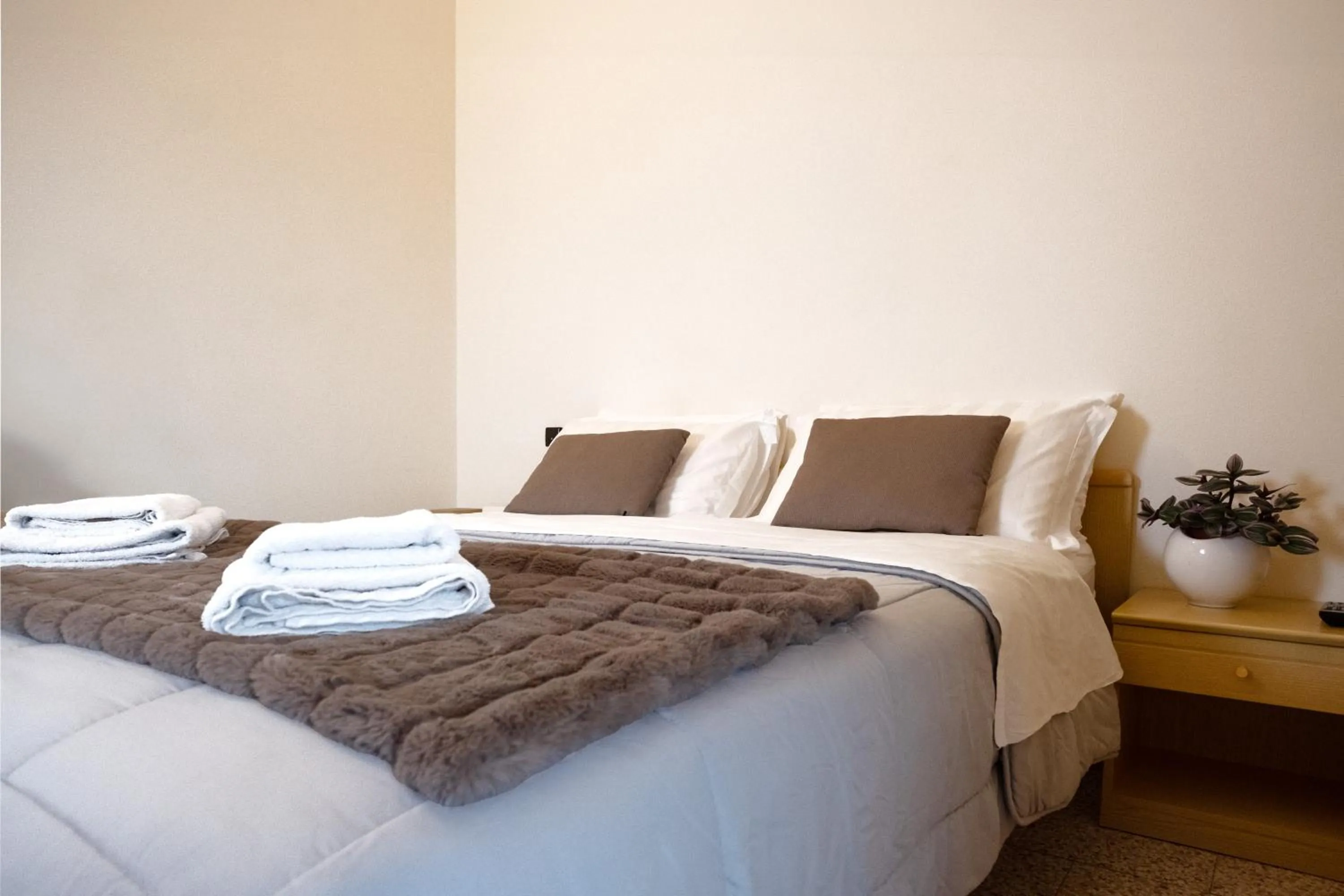 View (from property/room), Bed in Albergo Trattoria Speranza