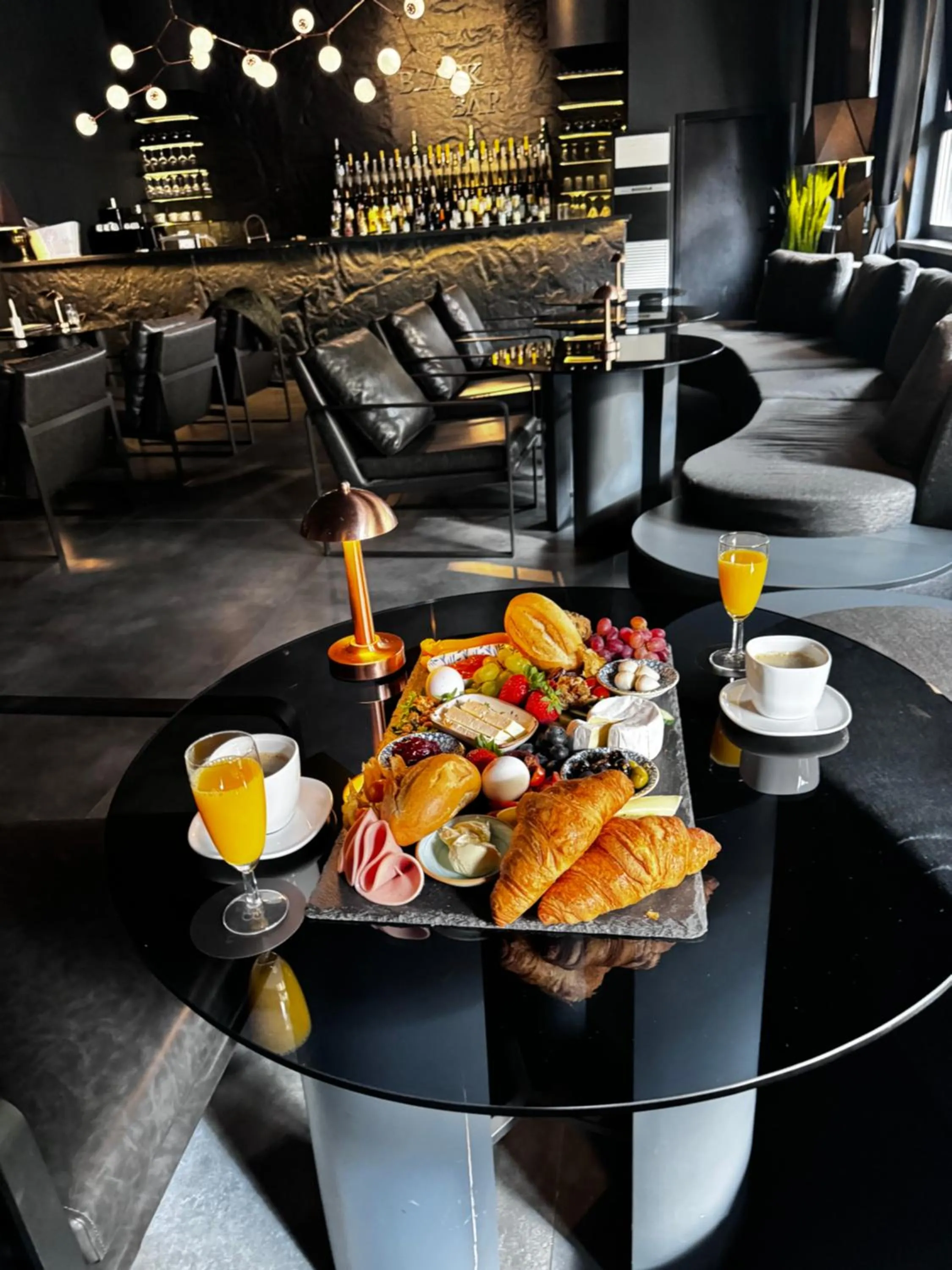 Breakfast in Black Hotels Köln