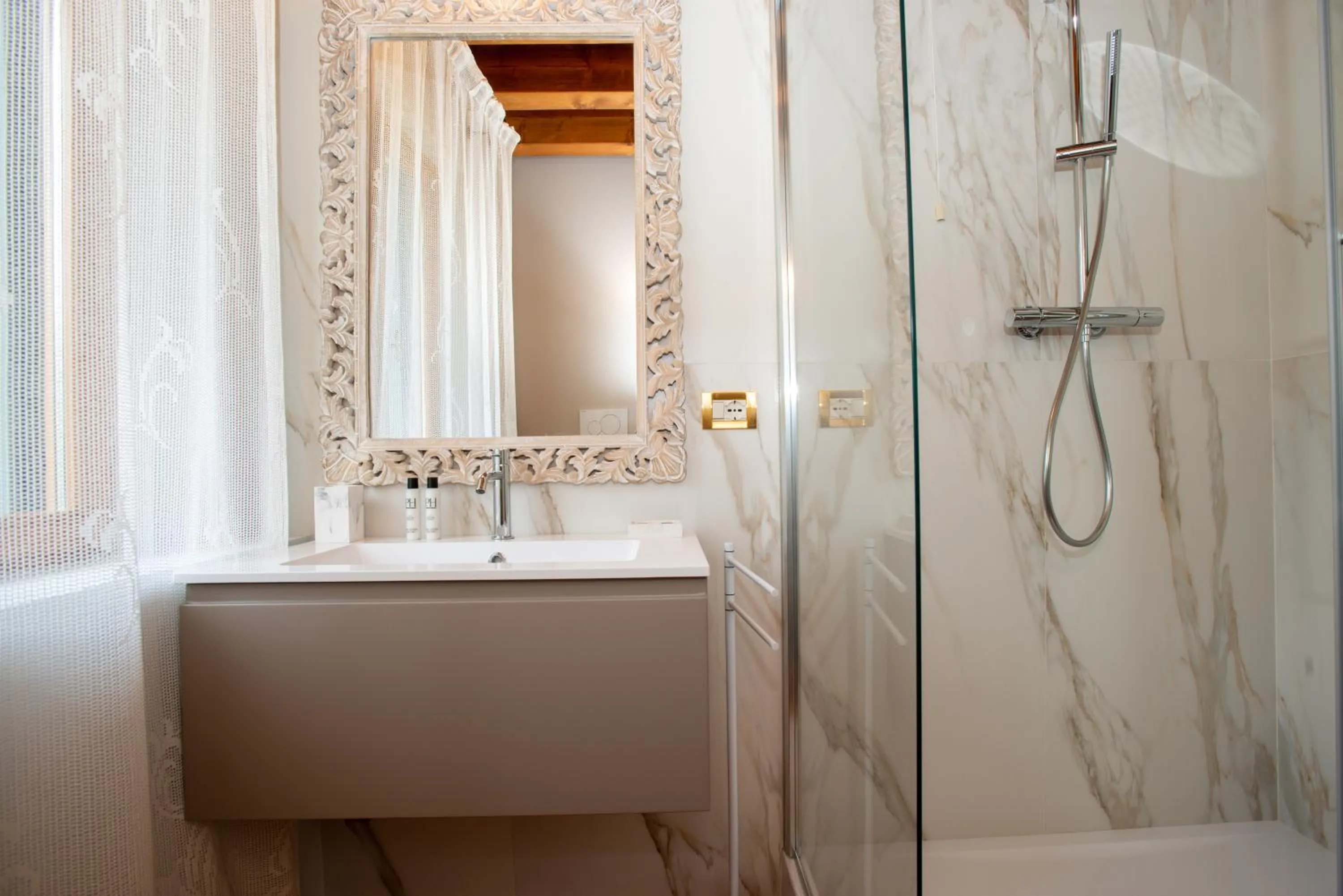 Shower in Tenuta Castagnera