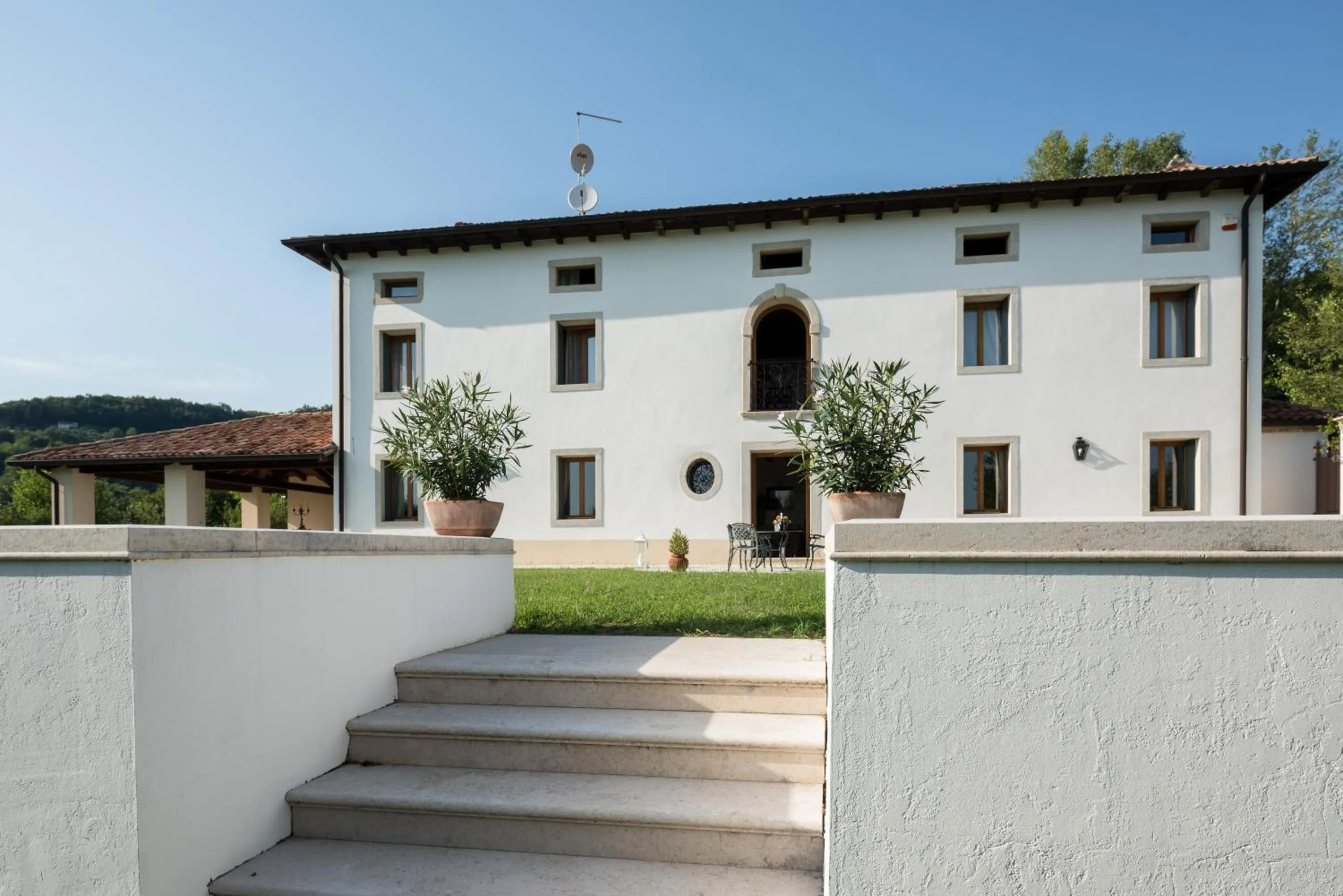 Property building in Tenuta Castagnera