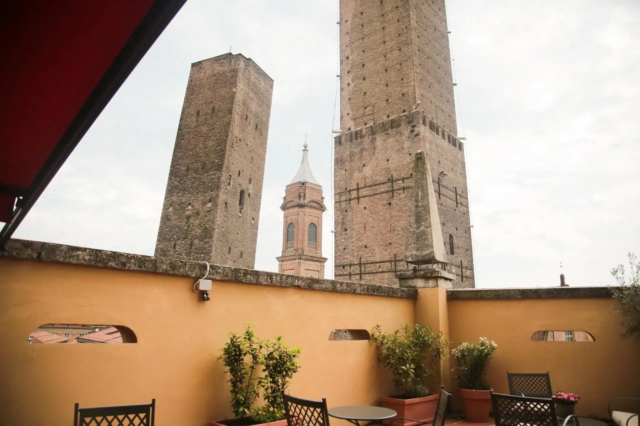 Albergo Garisenda con terrazza panoramica sulle Due Torri Albergo Garisenda con terrazza panoramica sulle Due Torri