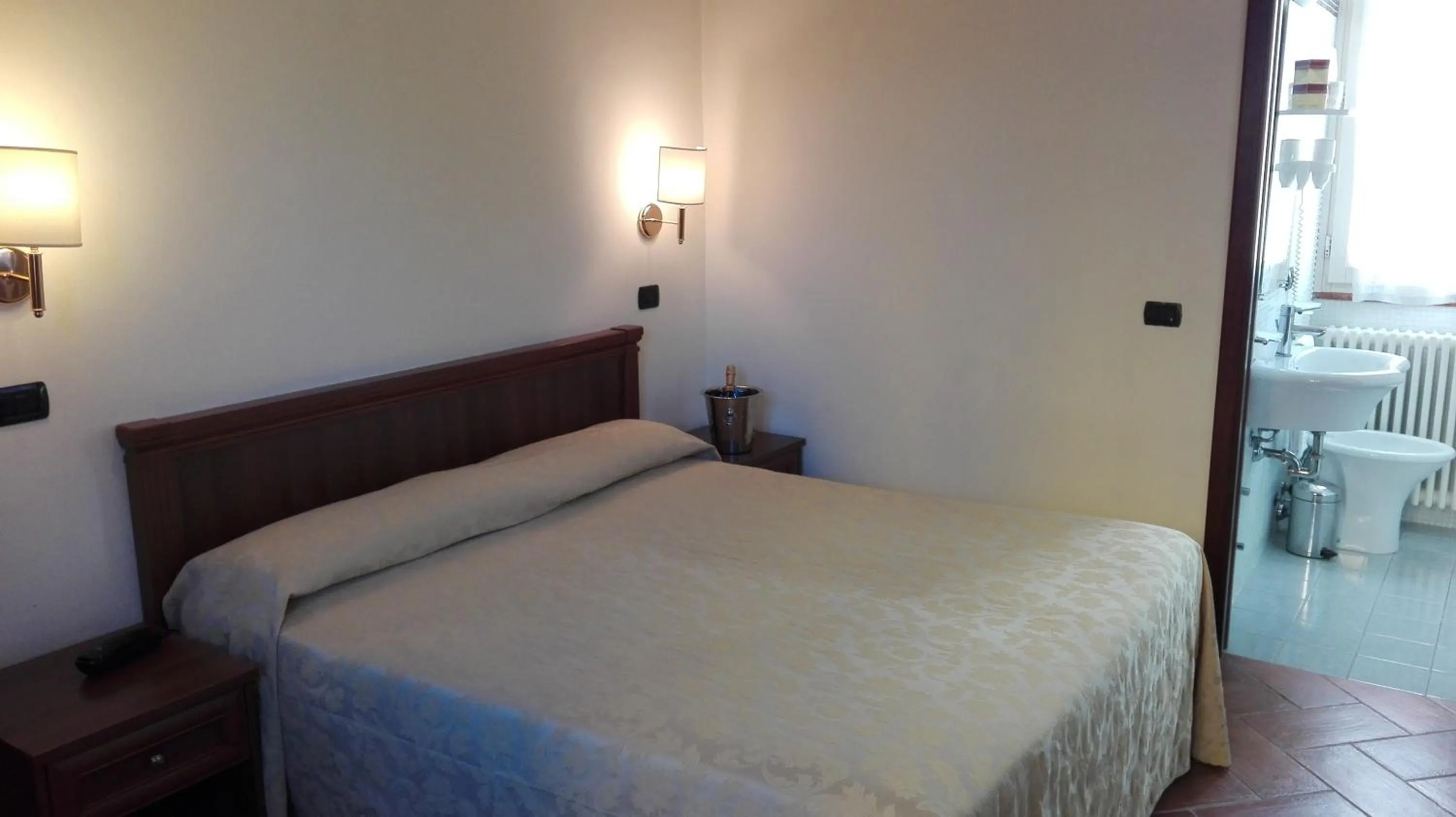 Photo of the whole room, Bed in Corte Degli Estensi