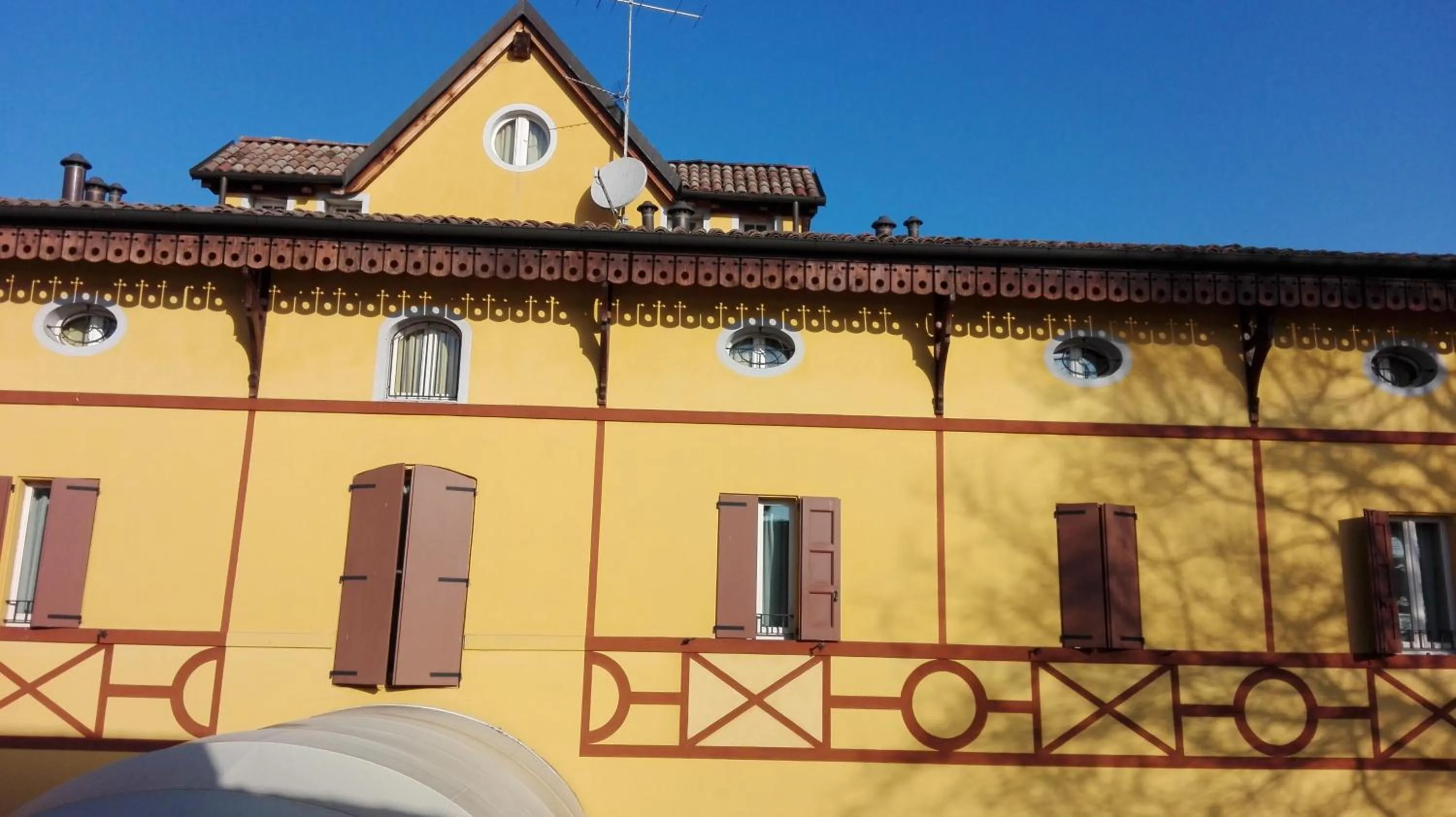 Decorative detail in Corte Degli Estensi