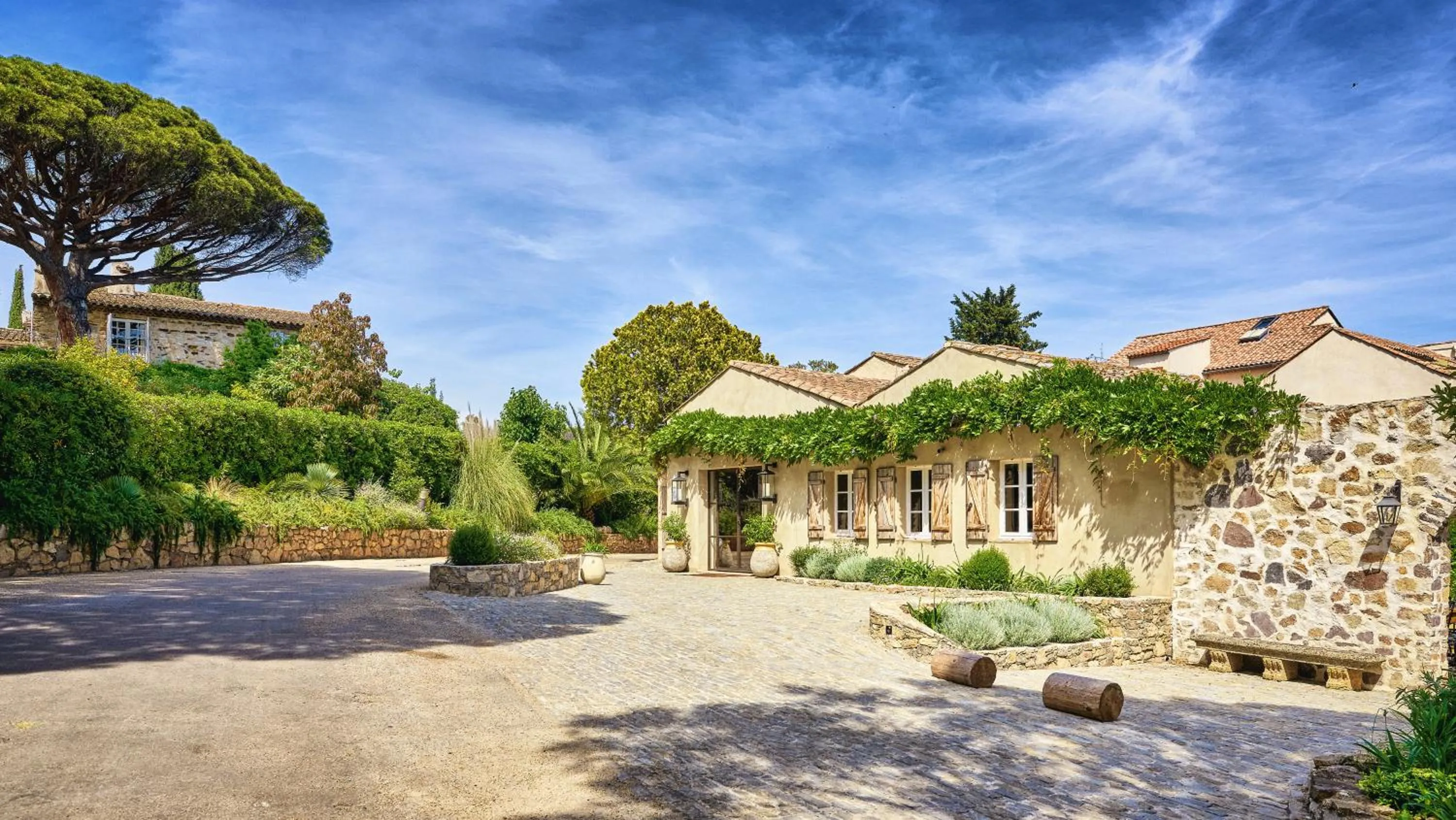Facade/entrance in La Ferme D'Augustin