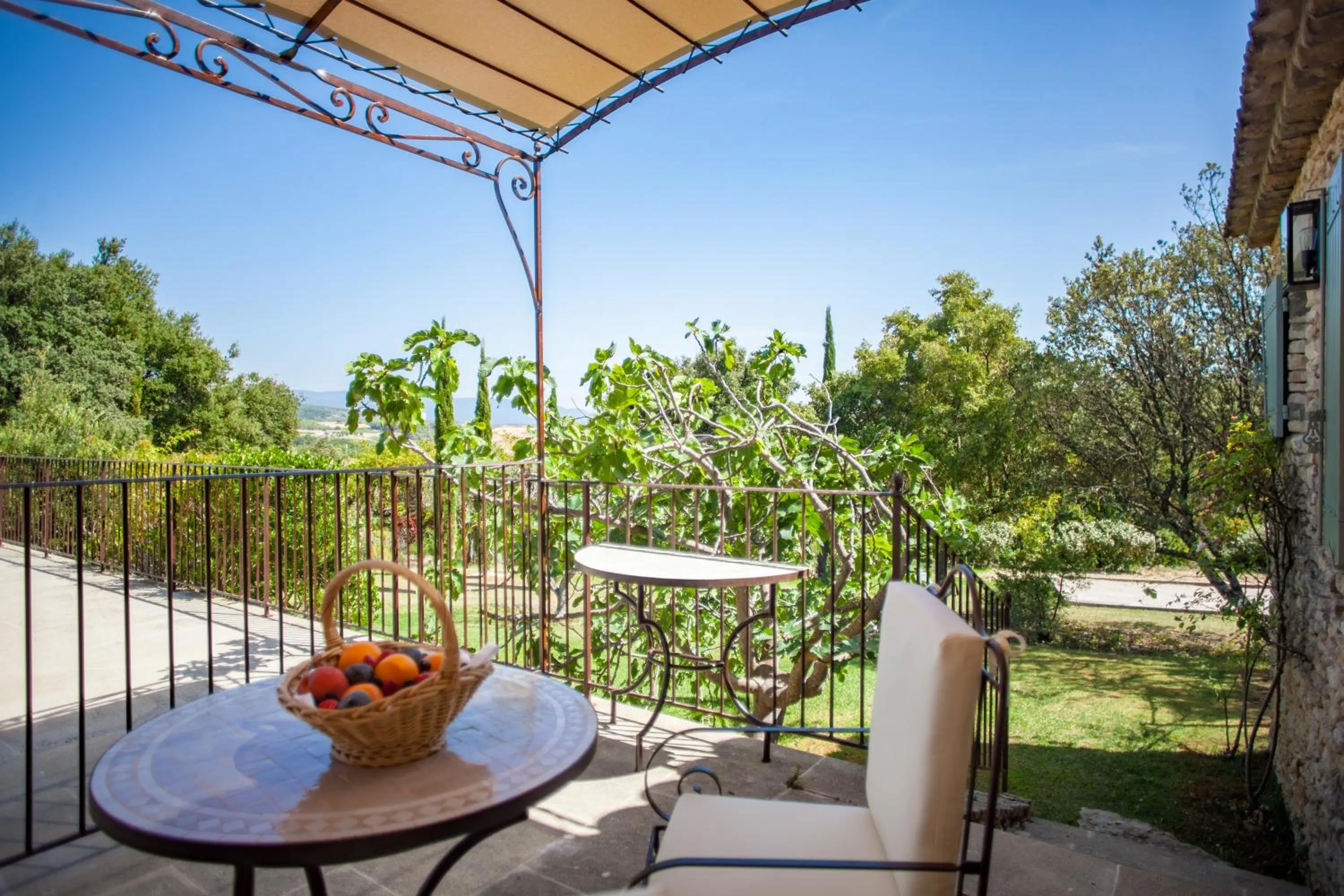 Patio in Le Phébus & Spa – Relais & Châteaux