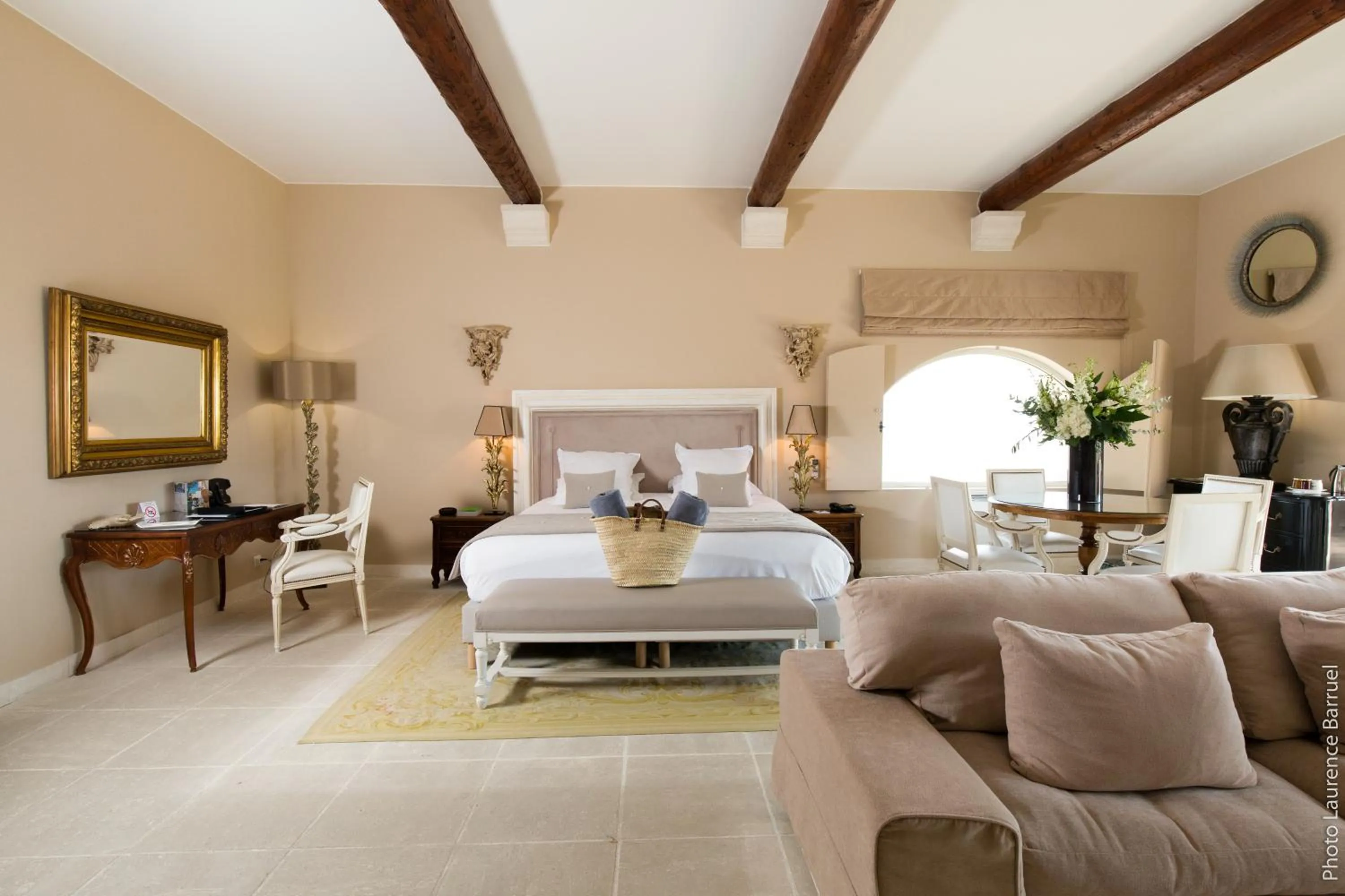 Communal lounge/ TV room, Bed in Le Phébus & Spa – Relais & Châteaux