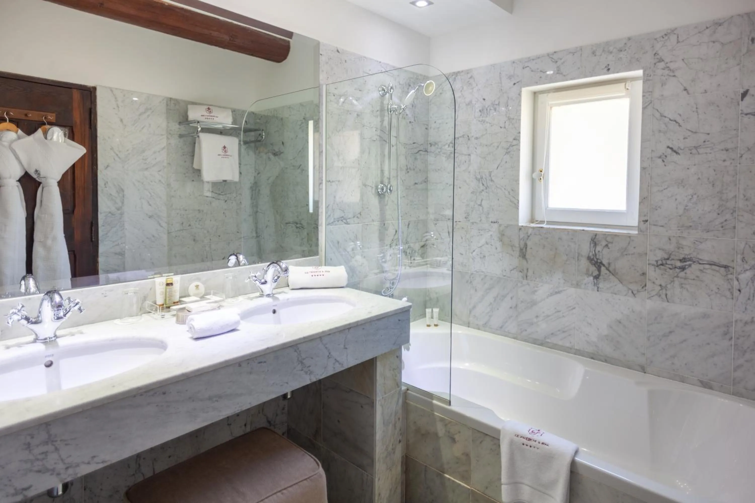 Bathroom in Le Phébus & Spa – Relais & Châteaux