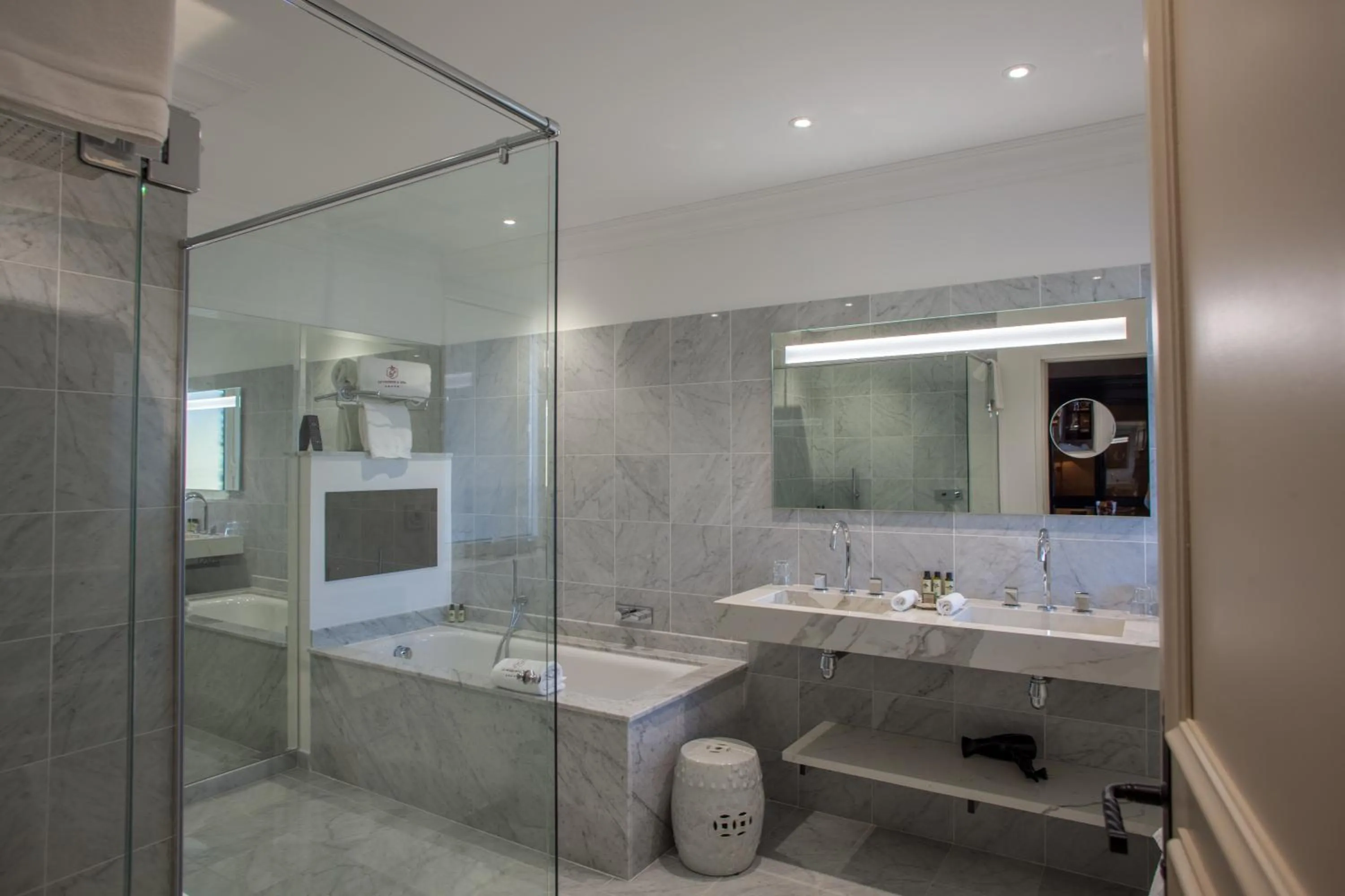 Shower in Le Phébus & Spa – Relais & Châteaux