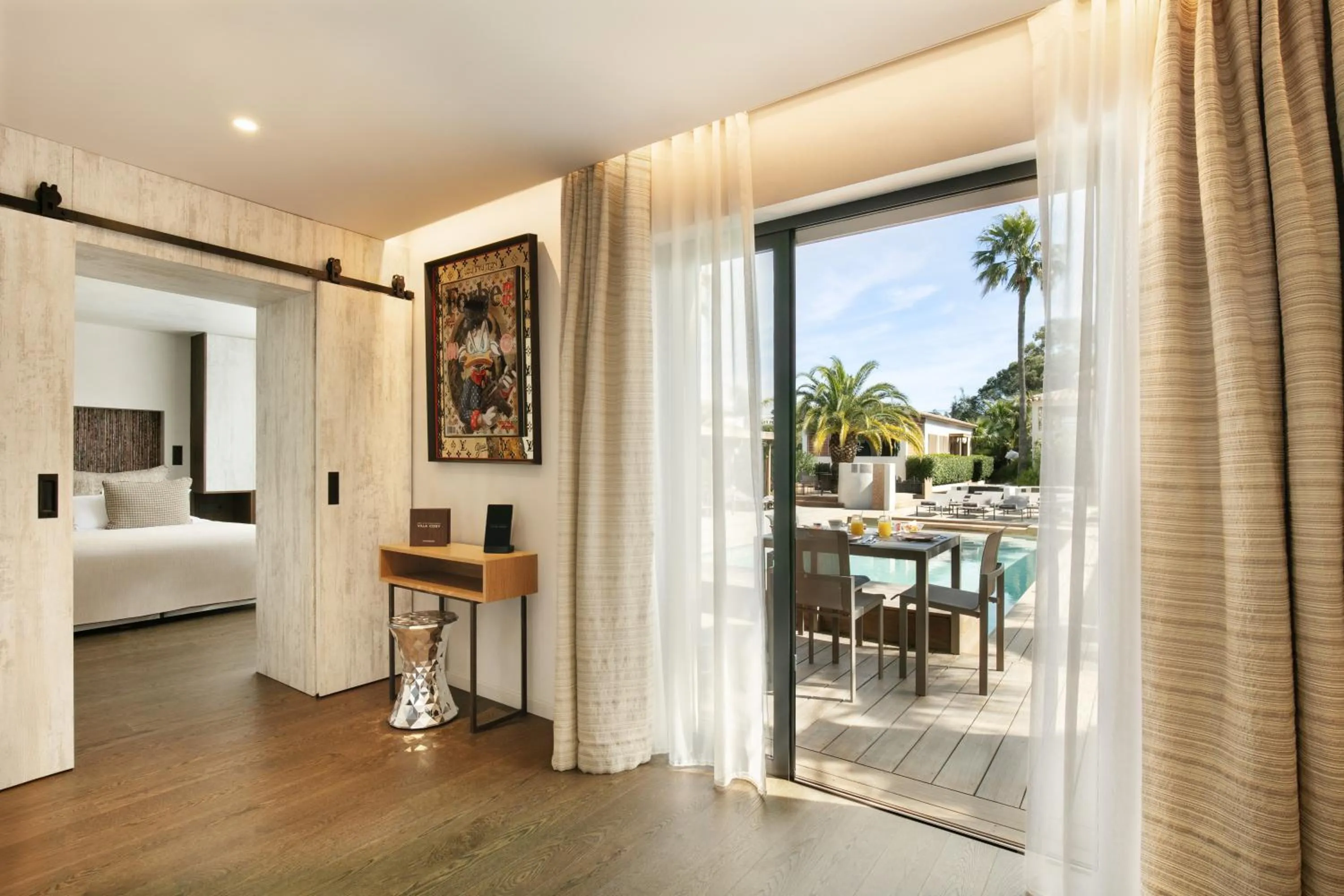 Pool view, Bed in Villa Cosy, hotel & spa