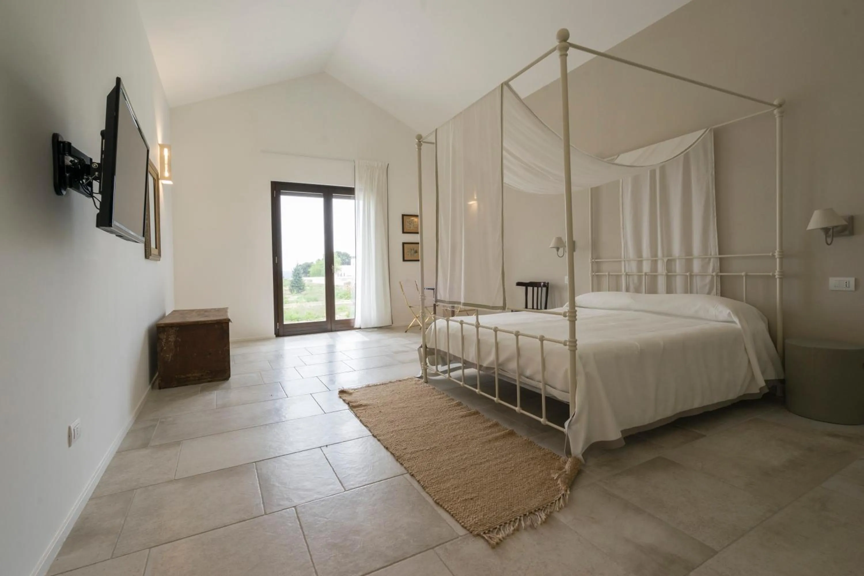 Photo of the whole room, Bed in Masseria Fontana di Vite