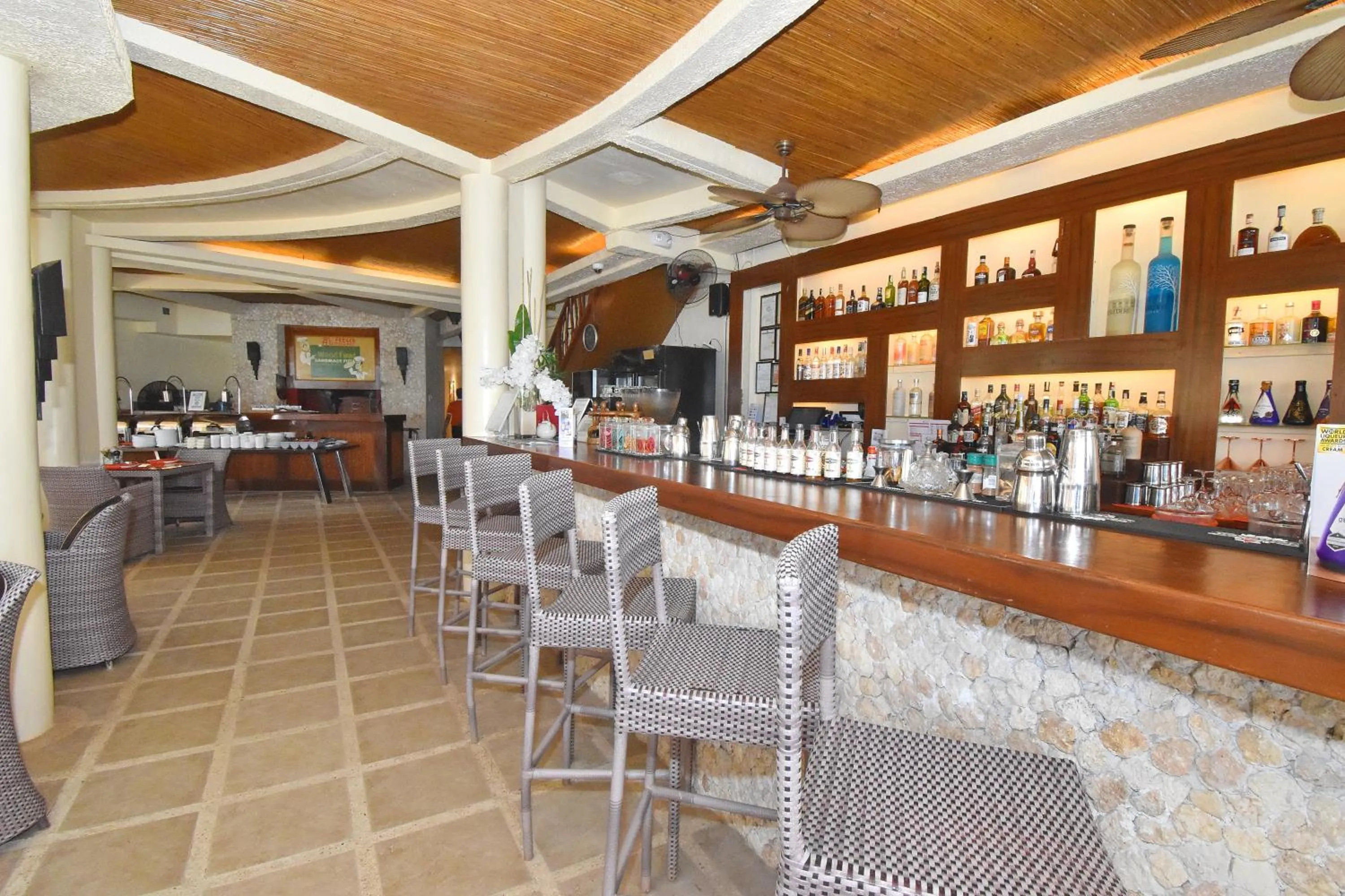 Restaurant/places to eat in Ambassador In Paradise