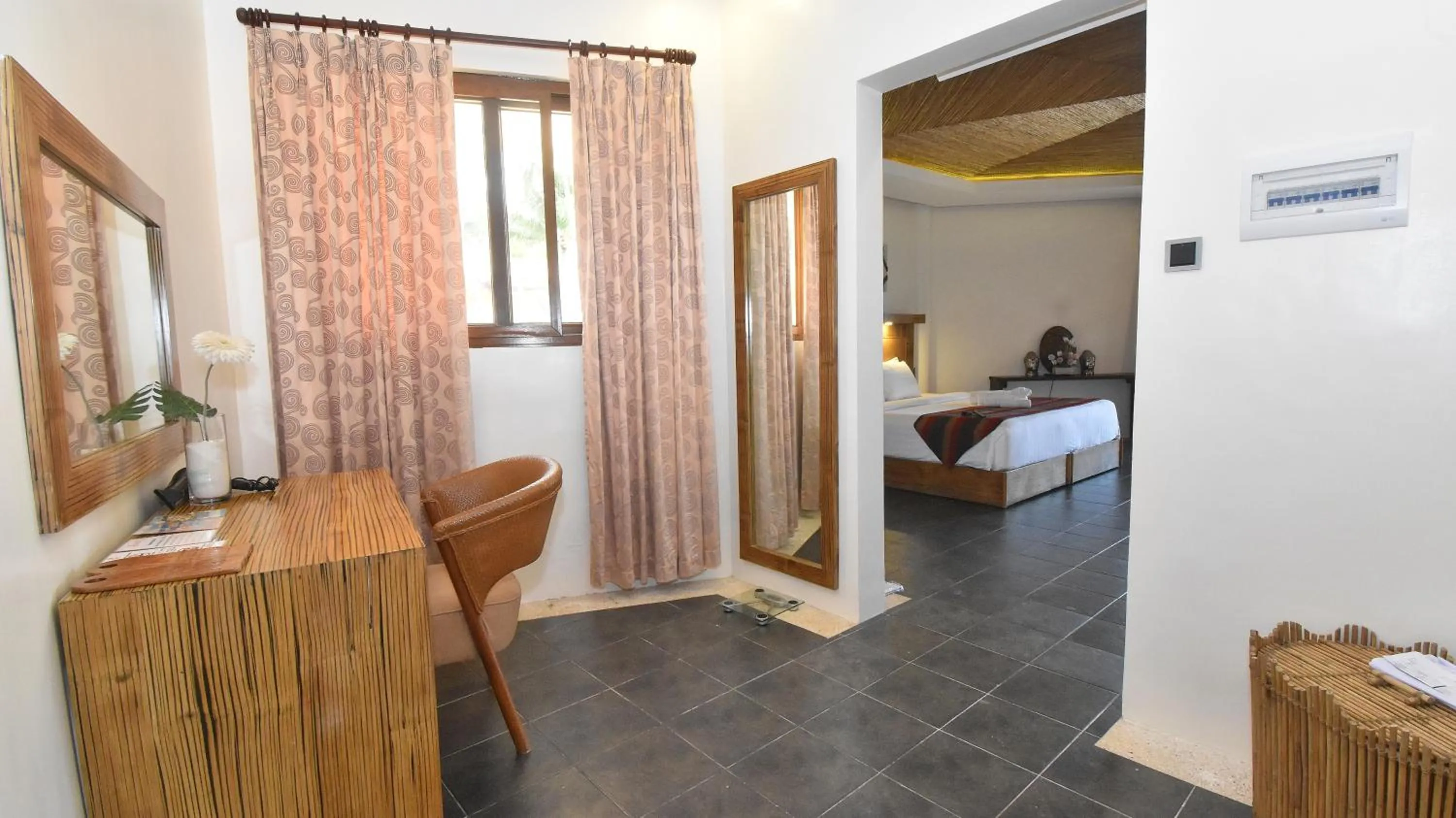 Bathroom, Bed in Ambassador In Paradise