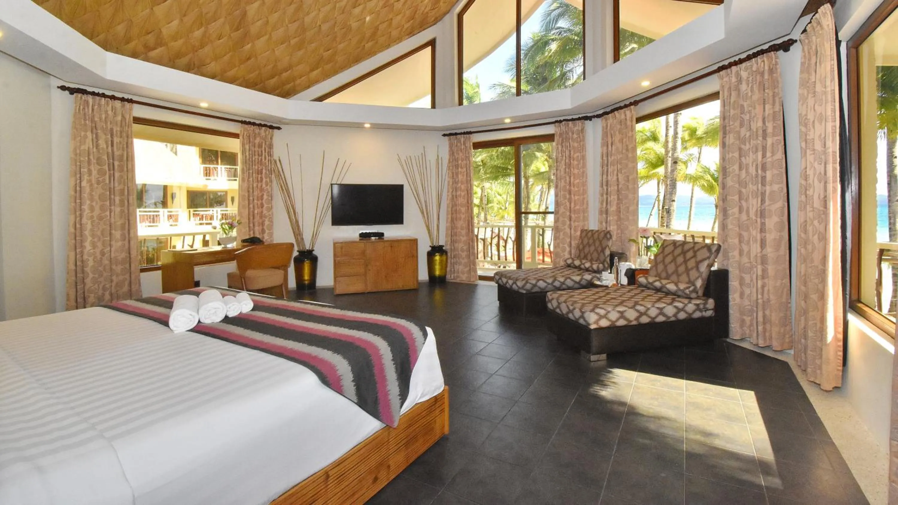 Bed in Ambassador In Paradise