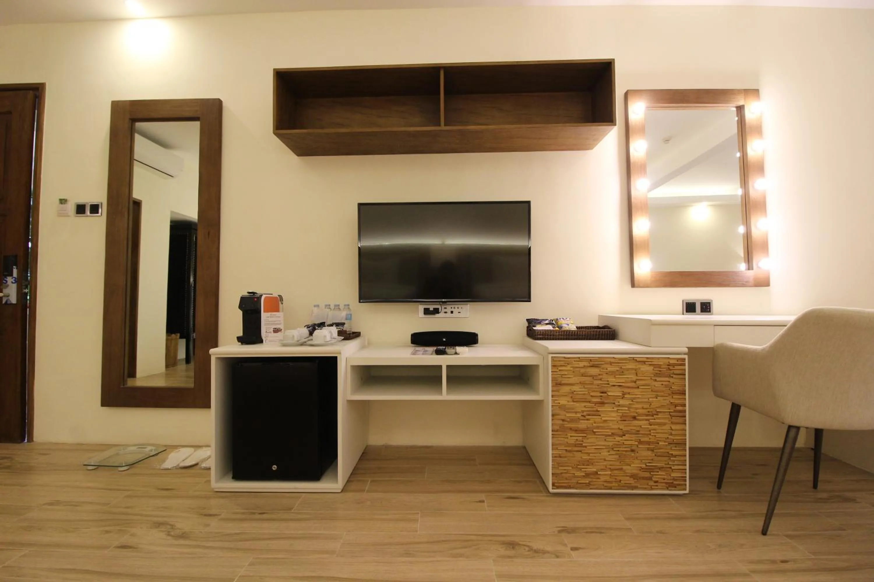 TV and multimedia in Ambassador In Paradise