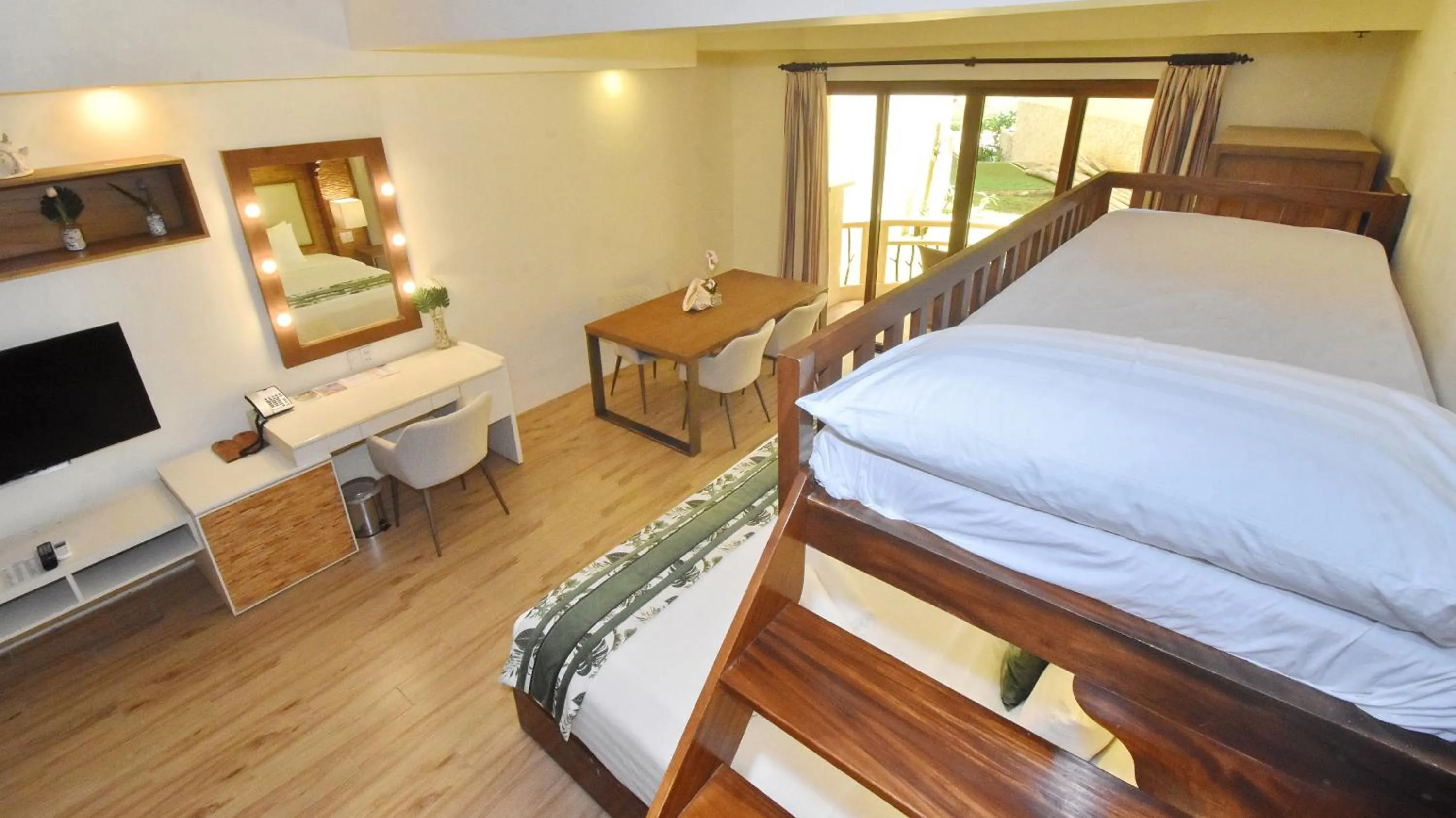 Bed in Ambassador In Paradise