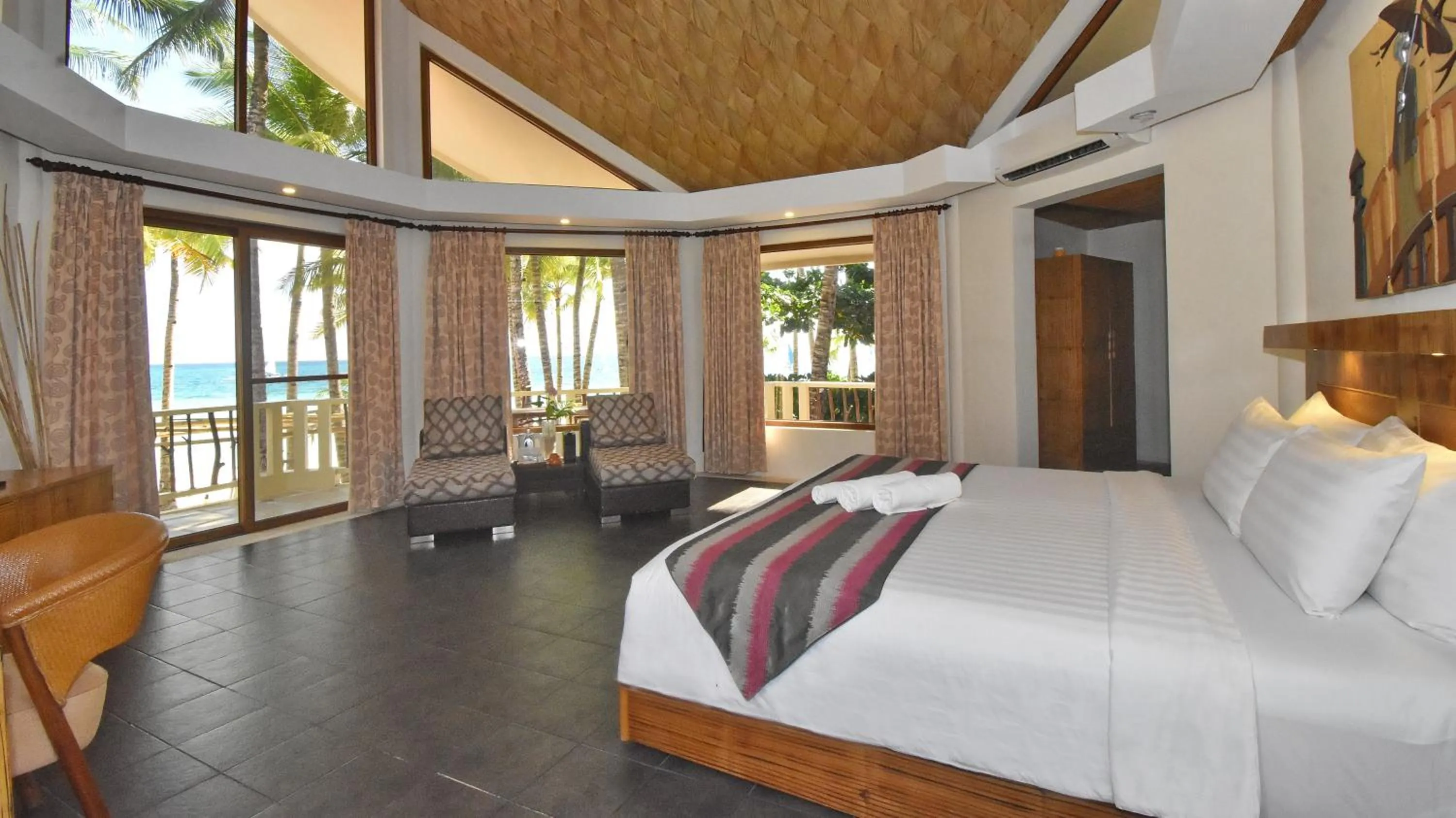 Bed in Ambassador In Paradise